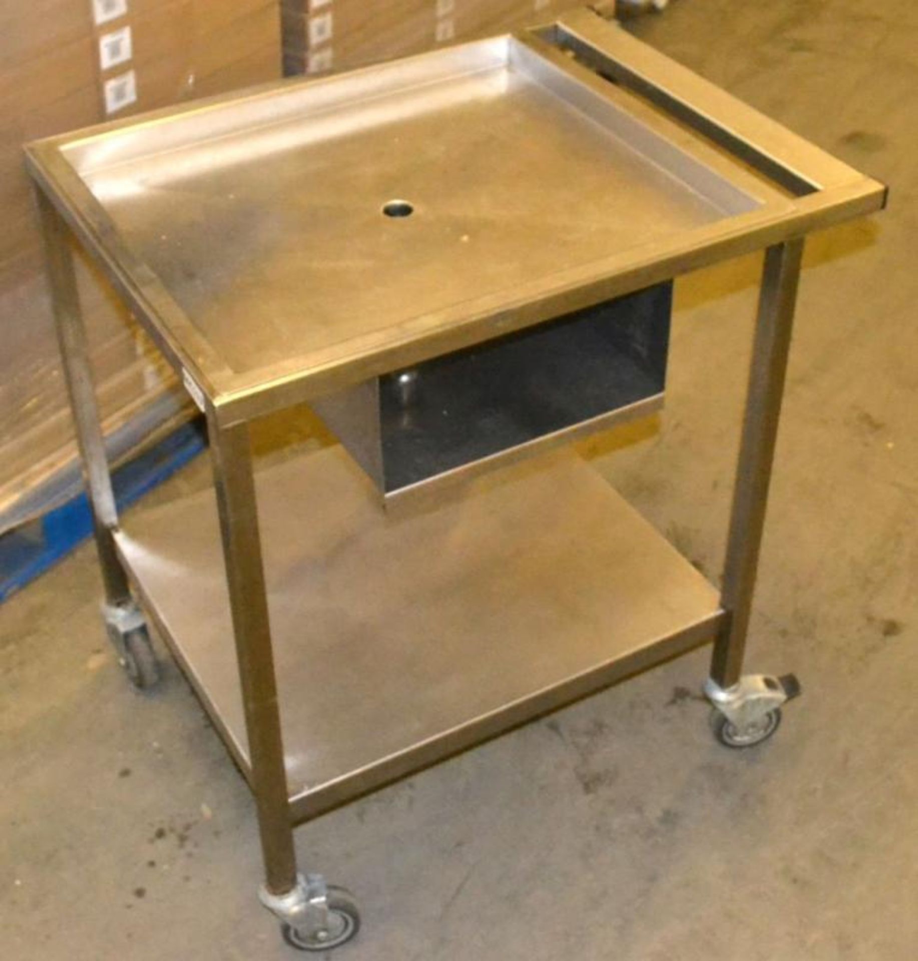 1 x Wheeled Stainless Steel Prep Bench with Drain Hole - Dimensions: 81.5 x 60.5 x 88cm - Ref: MC117 - Image 5 of 7