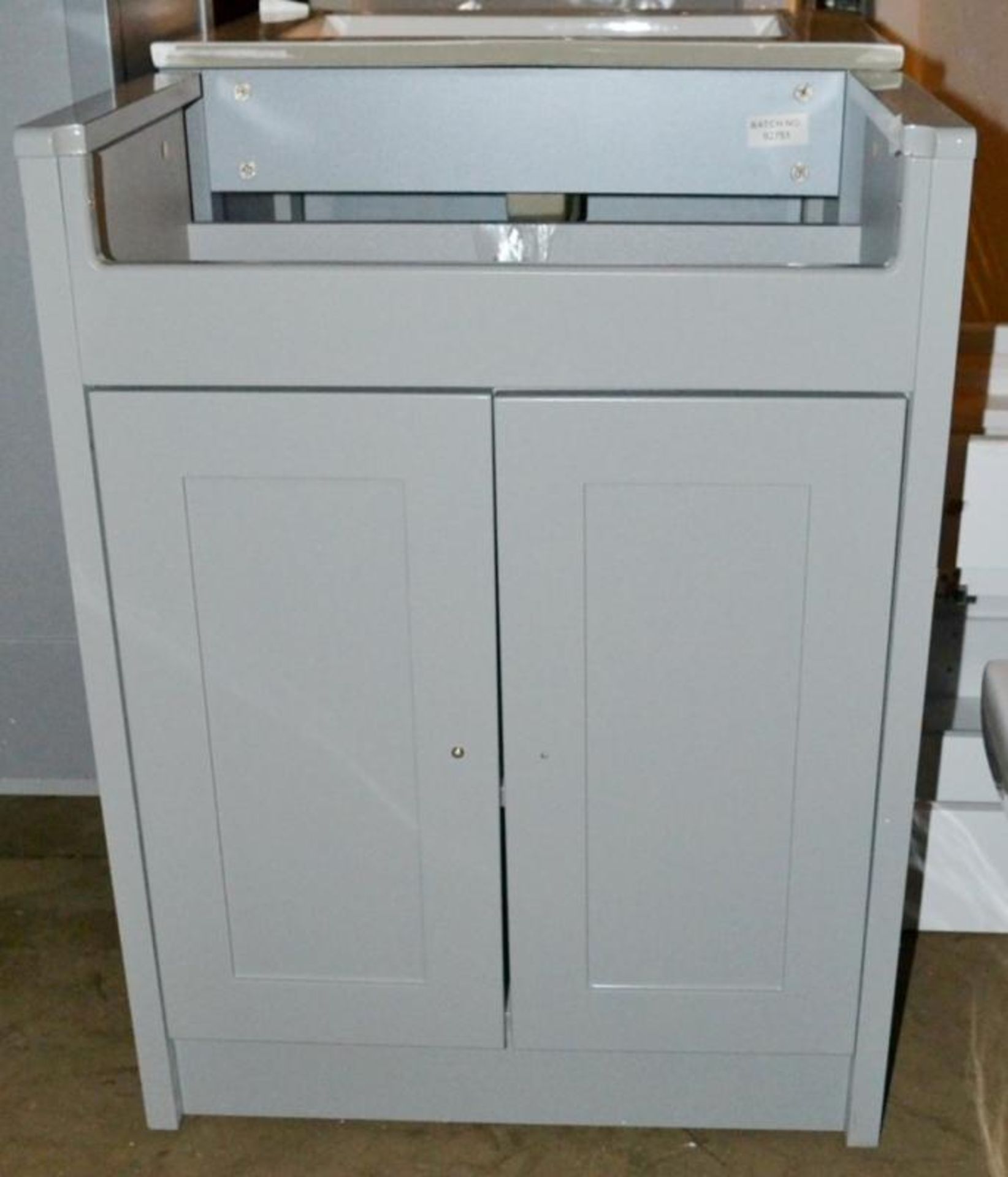 1 x Square Vanity Sink Unit With Shelf - Ex-Display Item - Ref MT884 - CL269 - Location: Bolton