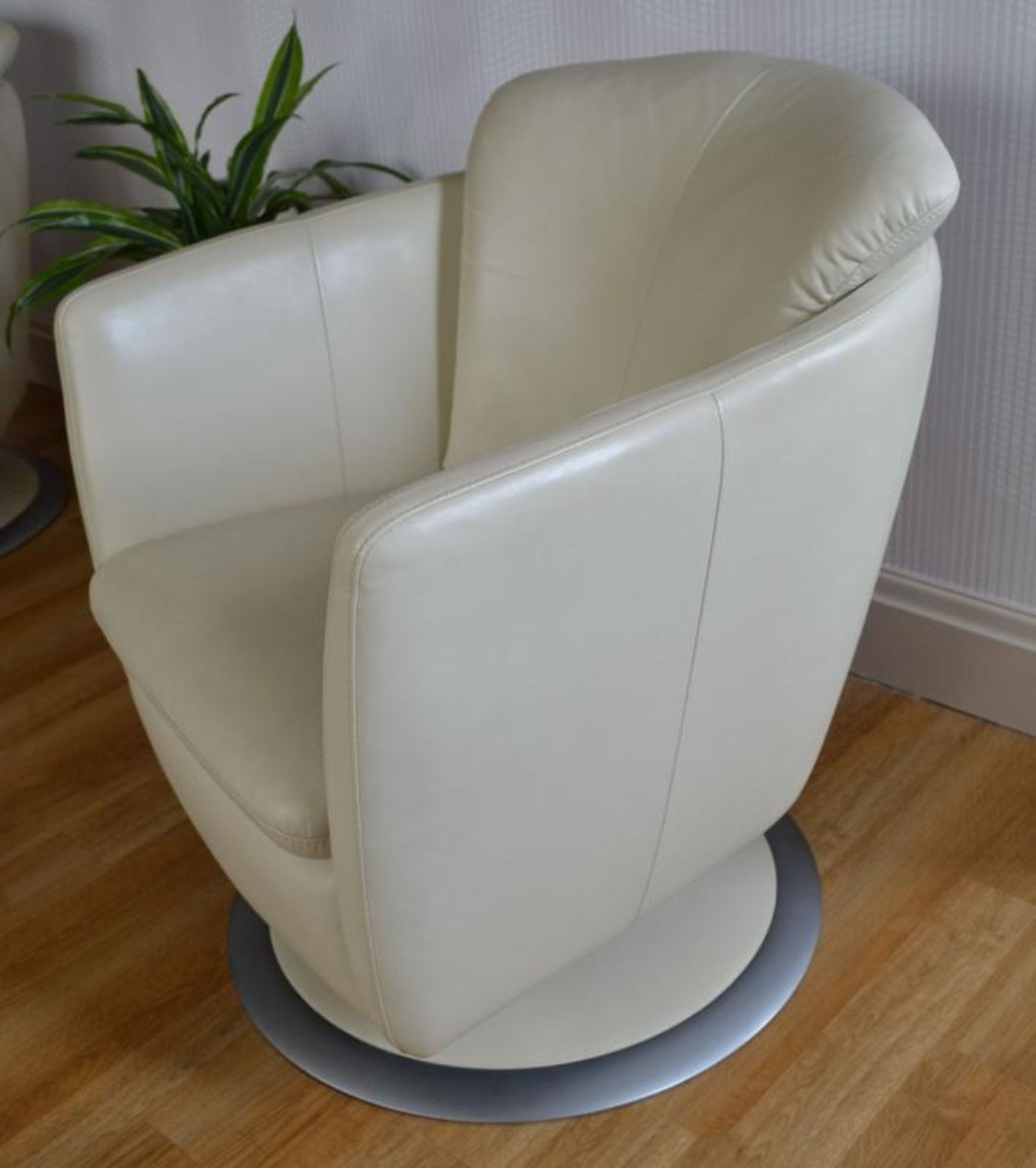 2 x Cream Leather Swivel Chairs - Excellent Condition - CL272 - Location: Burnley BB12 *NO VAT On Ha - Image 4 of 8