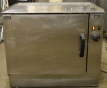 1 x Lincat V7 Fan Assisted Oven With Solid Door - Stainless Steel Finish - 3000w 230v - H65 x W75 x