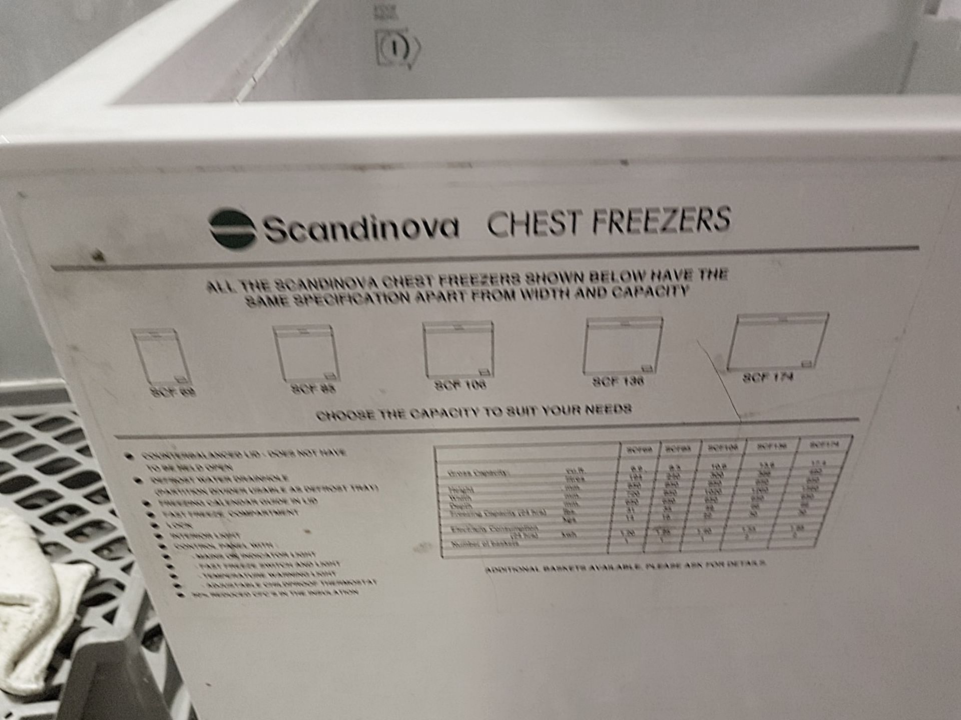 1 x SCANDINOVA Small Chest Freezer - Dimensions: 85.5 x 60.5 x H83cm- Ref: SIN014 - CL278 - From A - Image 2 of 3
