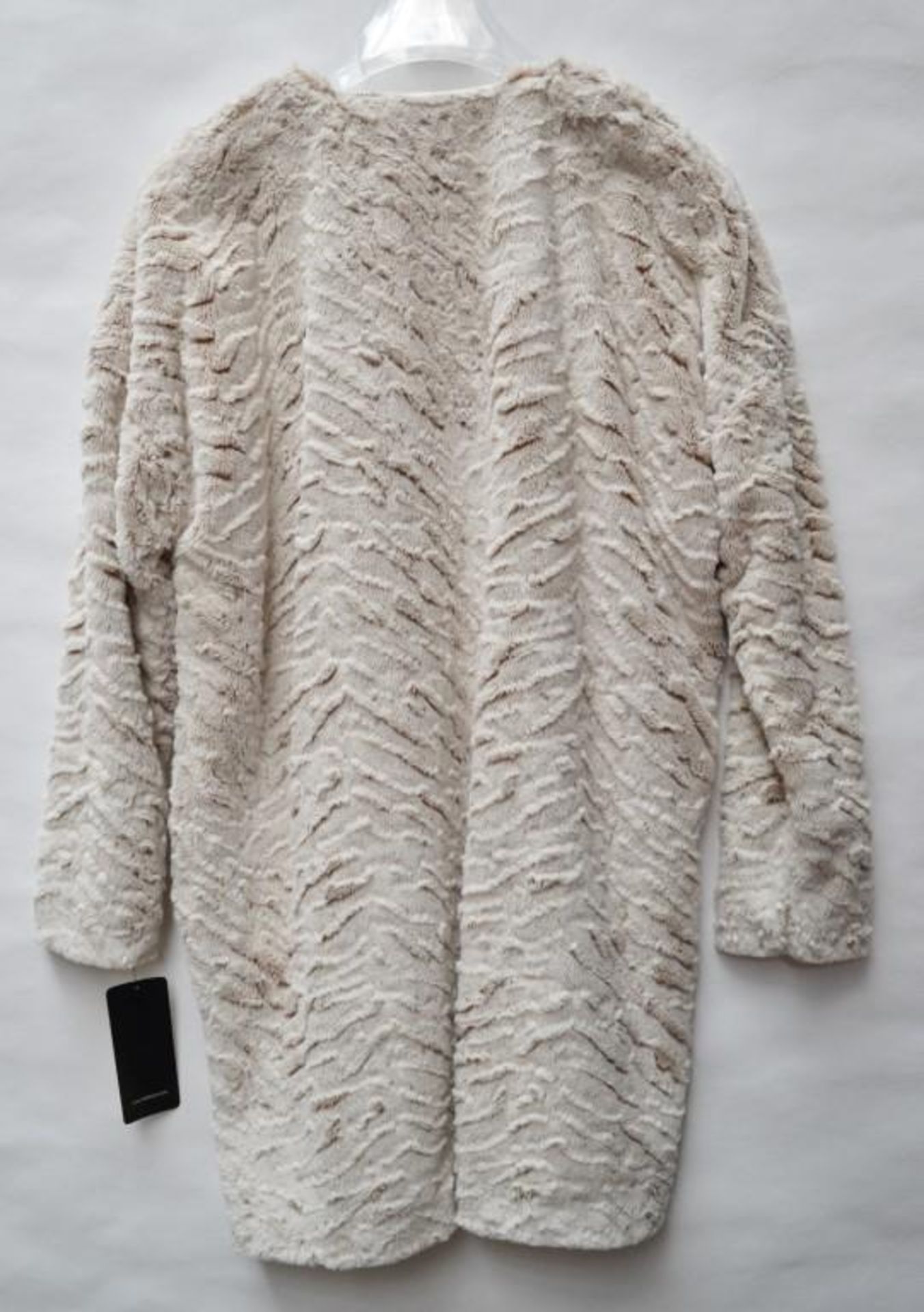 1 x Steilmann Womens Premium Faux Pelt Coat / Cape - Clasp At Neck - UK Size 12 - Colour: Cream / B - Image 4 of 4