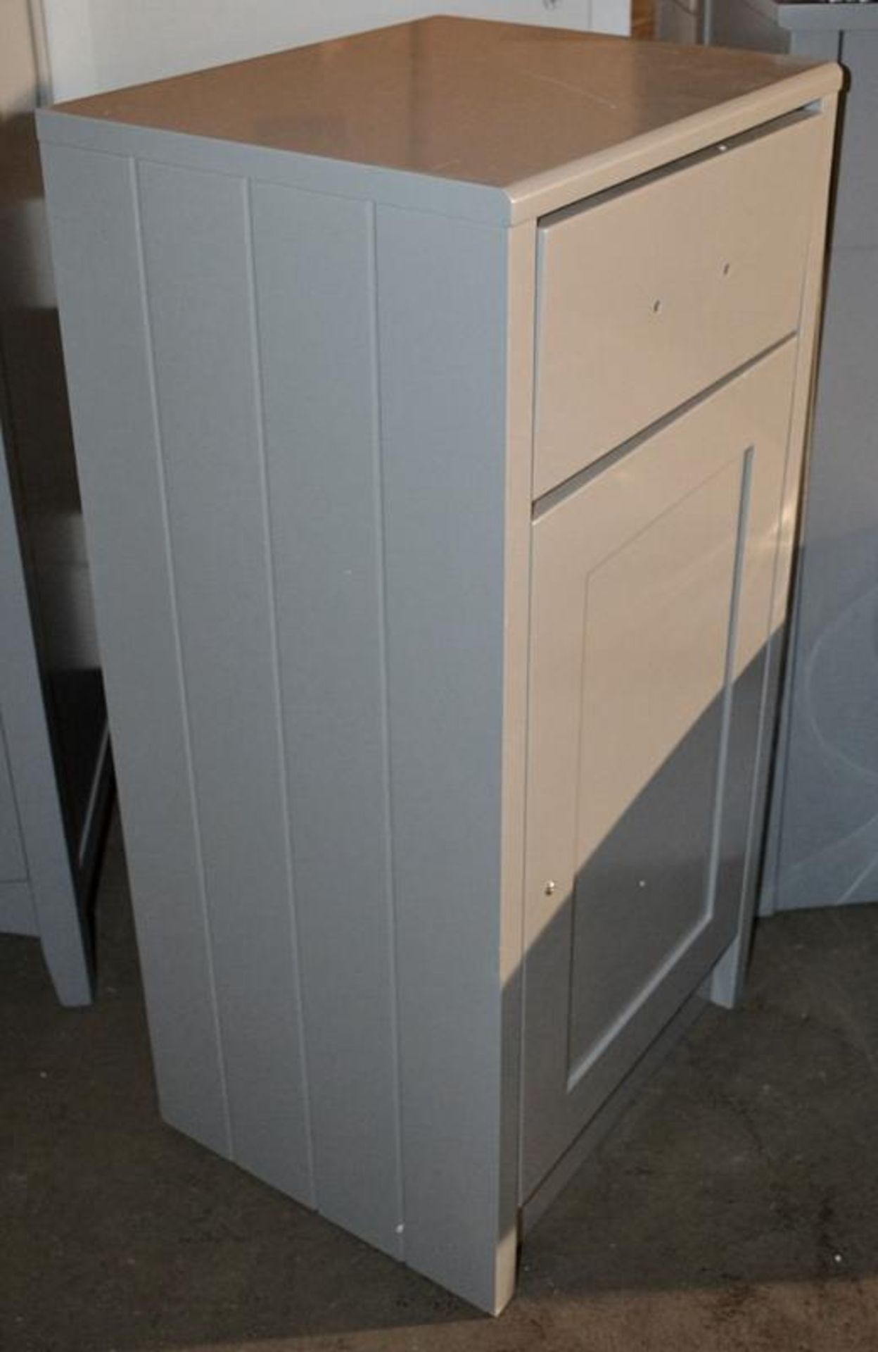 1 x Camberley 1-Door Unit With False Drawer In Grey - Dimensions: - Ex-Display Item - Ref MT862 -