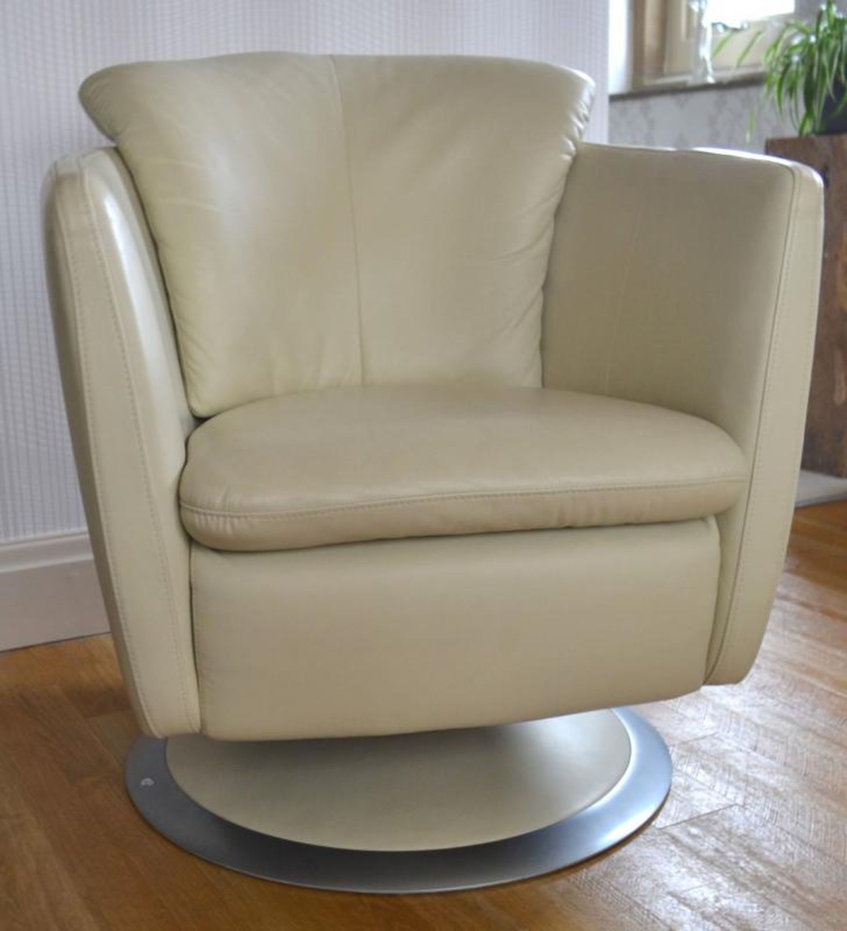 2 x Cream Leather Swivel Chairs - Excellent Condition - CL272 - Location: Burnley BB12 *NO VAT On Ha - Image 3 of 8