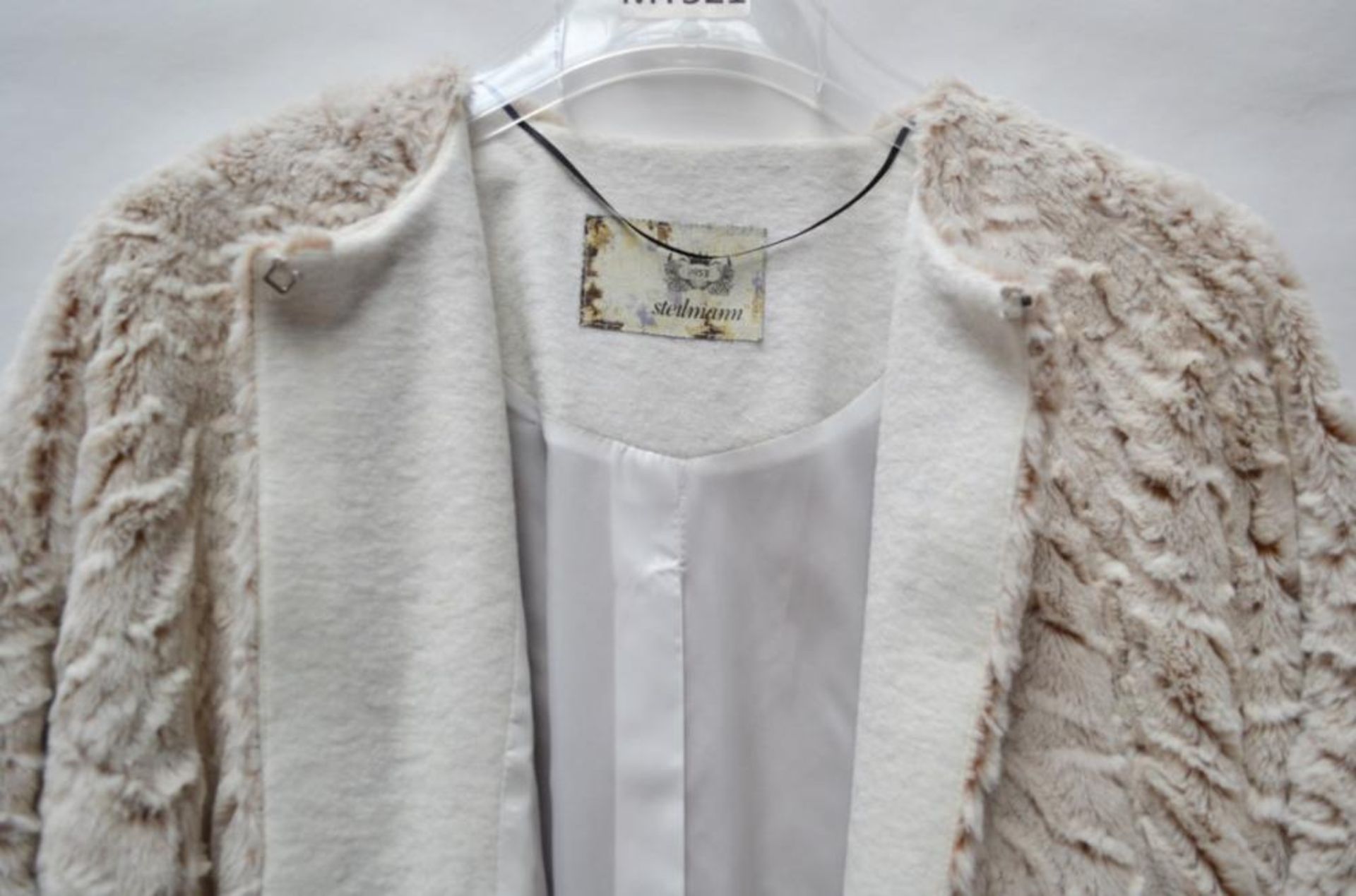 1 x Steilmann Womens Premium Faux Pelt Coat / Cape - Clasp At Neck - UK Size 12 - Colour: Cream / B - Image 2 of 4