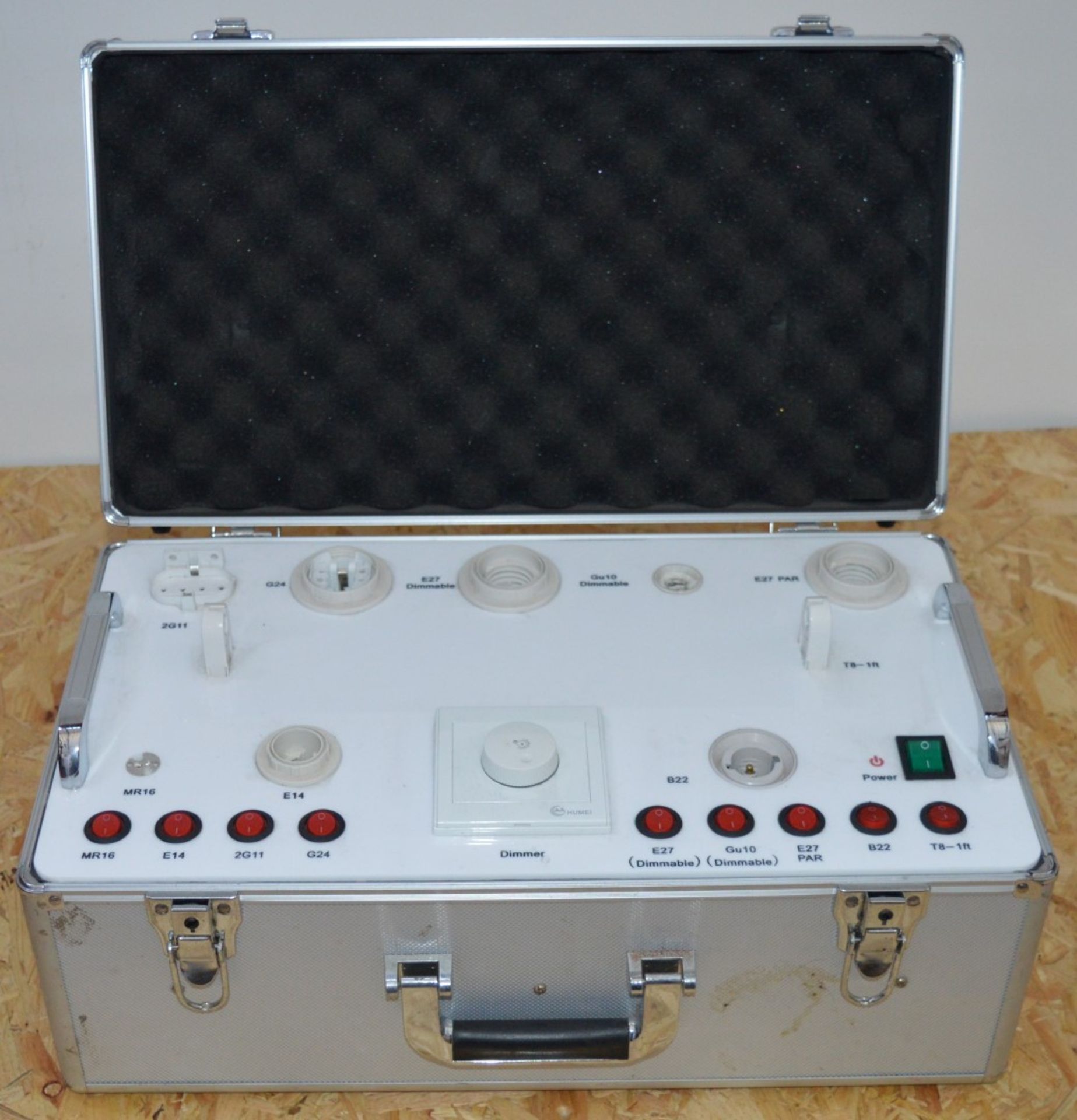 1 x Light Bulb Test Box With Carry Case - 240v - Suitable For Testing Various Bulbs Including