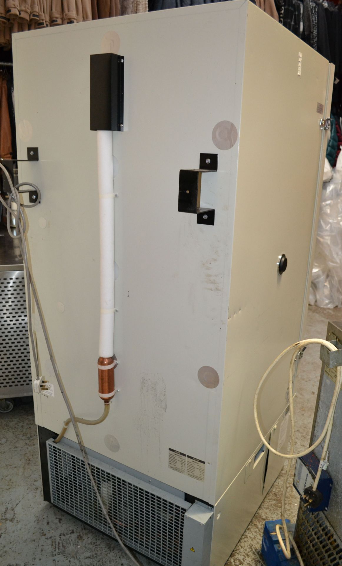 1 x Sanyo MDF-U443 Biomedical 426L Freezer - 80x83.5x181cm - Ref: HM212 - CL261 - Location: - Image 3 of 15