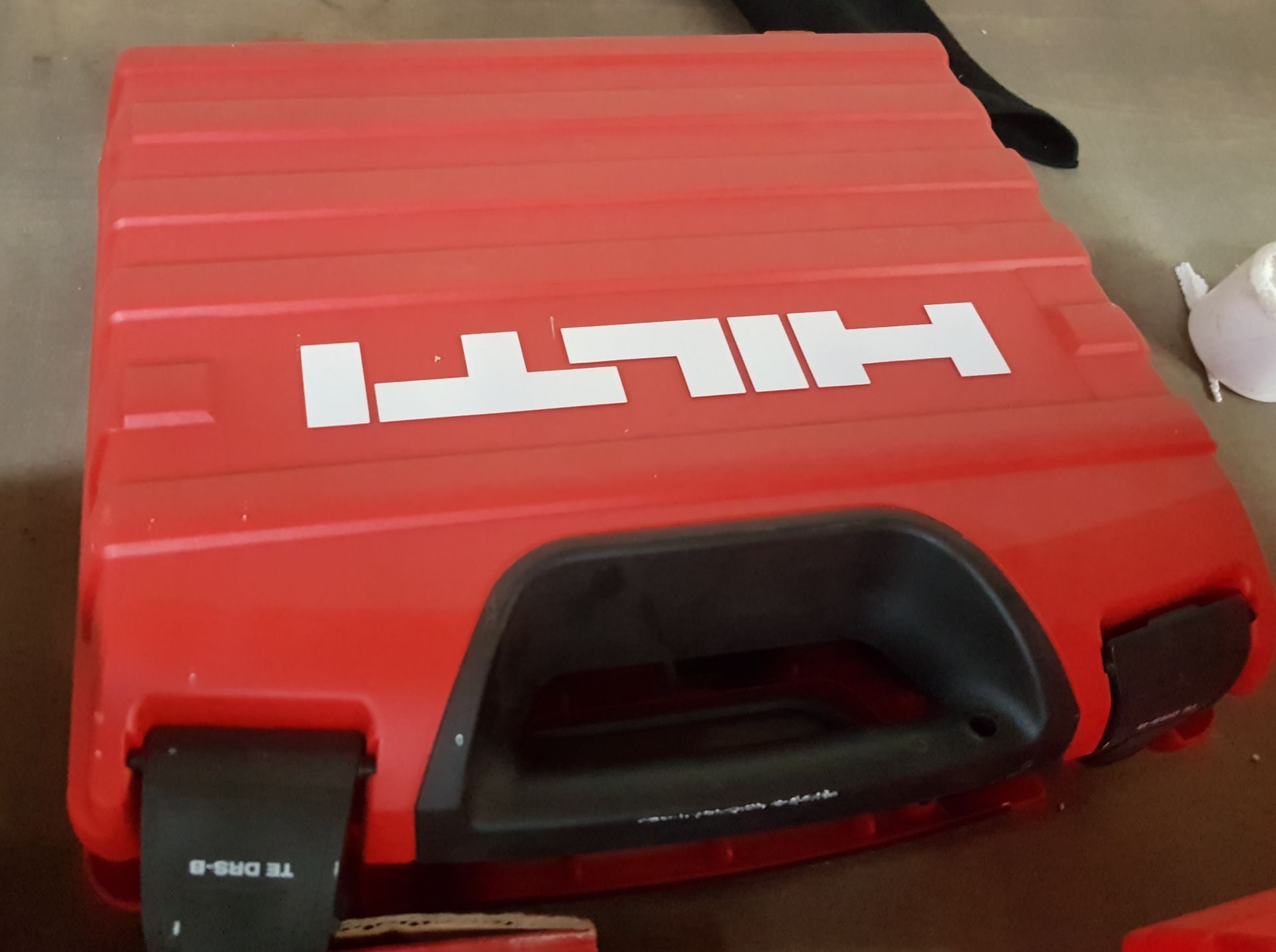 2 x Hilti Dust Removal Systems With On-Board Vacuum System - TE DRS-B - Includes Protection Carry - Image 6 of 6