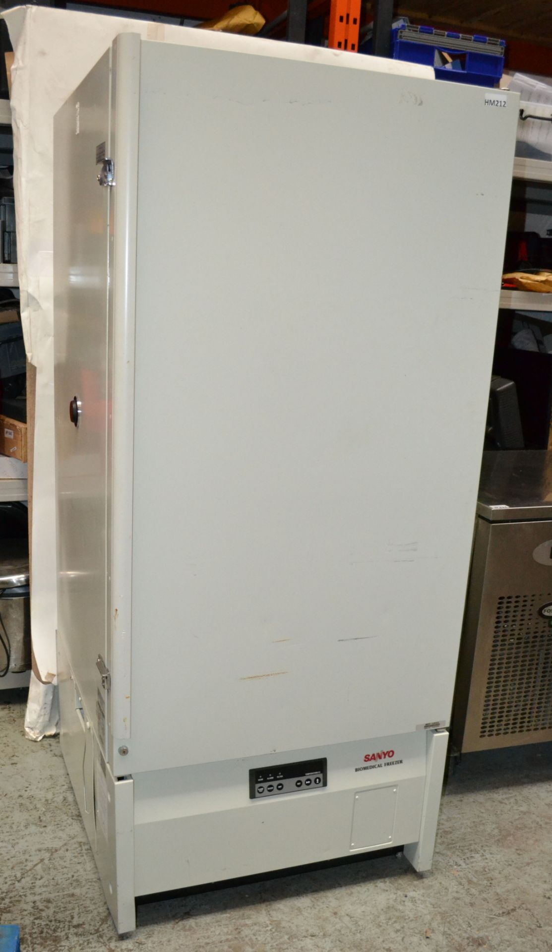 1 x Sanyo MDF-U443 Biomedical 426L Freezer - 80x83.5x181cm - Ref: HM212 - CL261 - Location: - Image 9 of 15