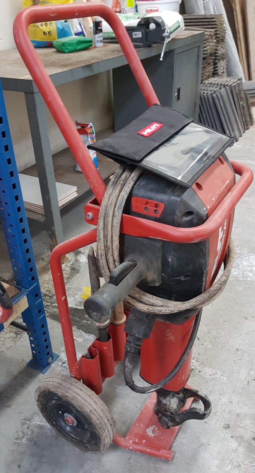 1 x Hilti TE 3000-AVR Concrete Demolition Hammer - With Trolley and Drill Bits - Image 6 of 8