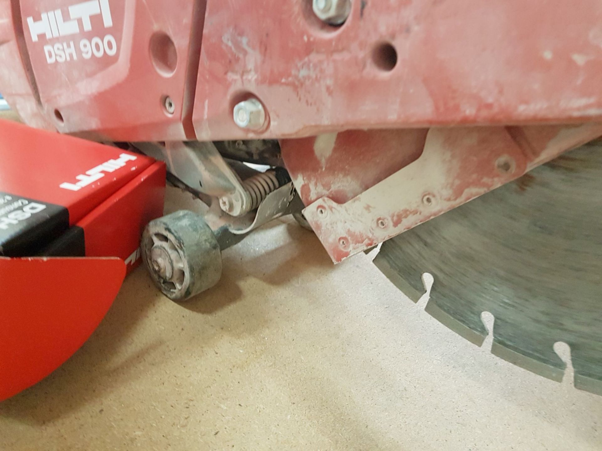 1 x Hilti DSH900 16 Inch Hand Held Petrol Cutting Saw For Depths of Upto 150mm - Image 6 of 6