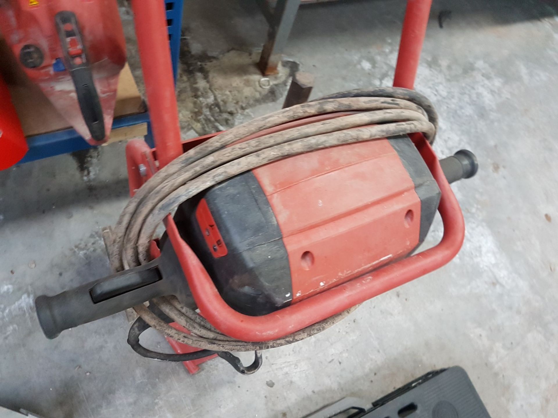 1 x Hilti TE 3000-AVR Concrete Demolition Hammer - With Trolley and Drill Bits - Image 7 of 8