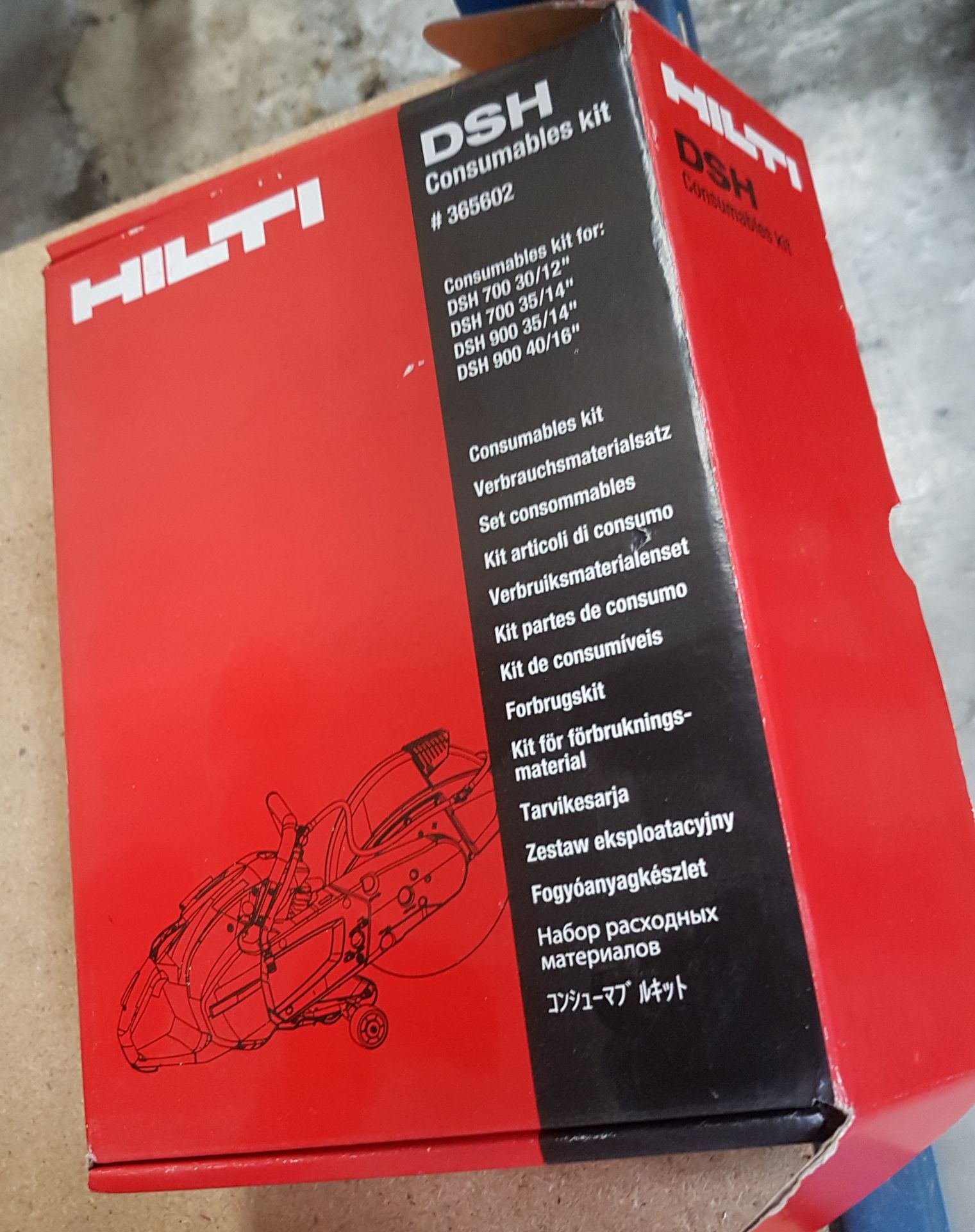 1 x Hilti DSH900 16 Inch Hand Held Petrol Cutting Saw For Depths of Upto 150mm - Image 4 of 6