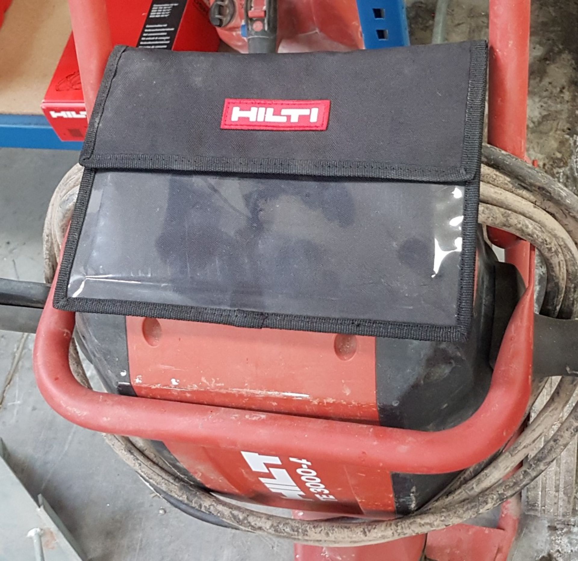 1 x Hilti TE 3000-AVR Concrete Demolition Hammer - With Trolley and Drill Bits - Image 5 of 8