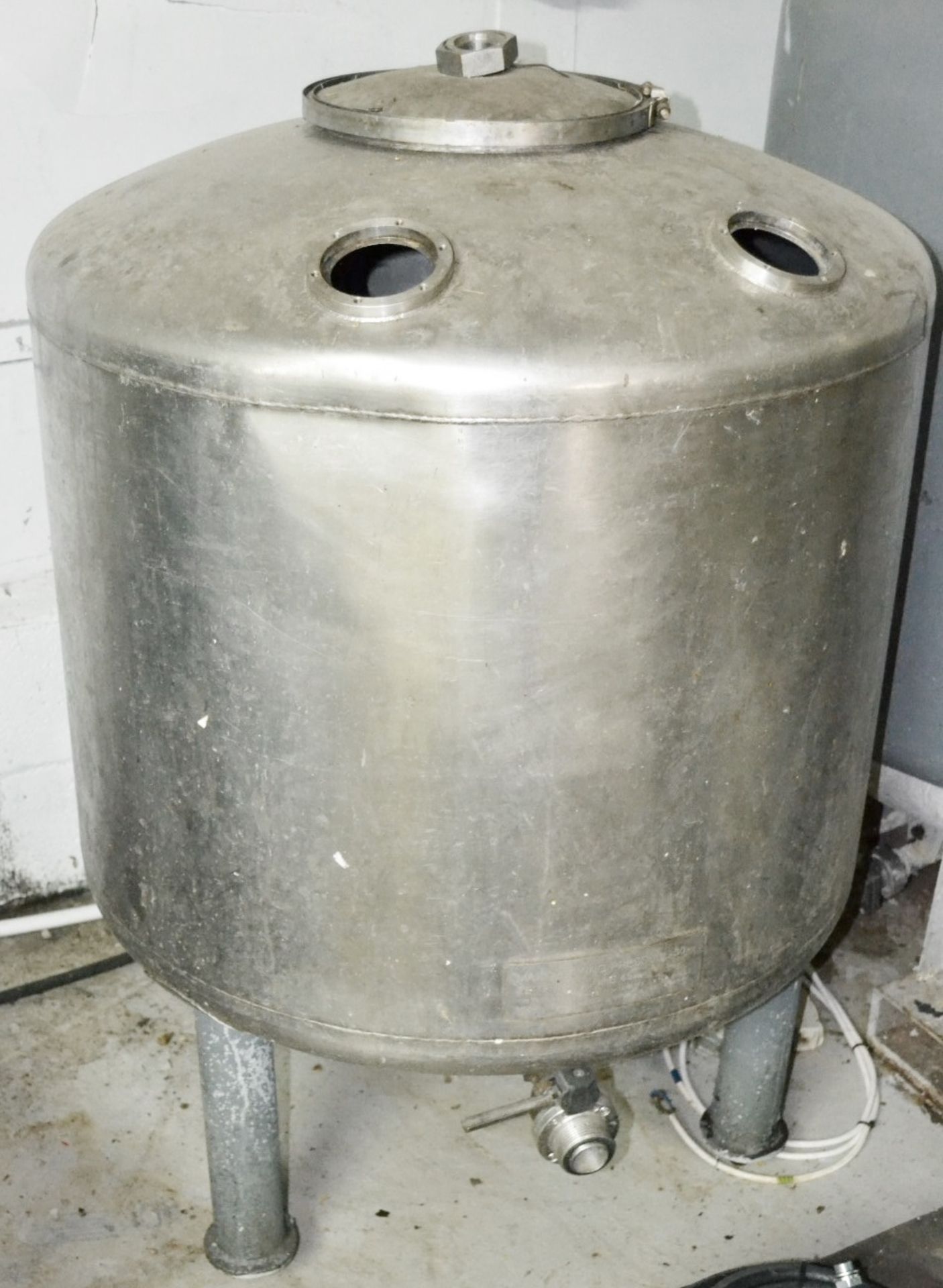 1 x Commercial Water Tank - 700 Litre Capacity - Image 2 of 3