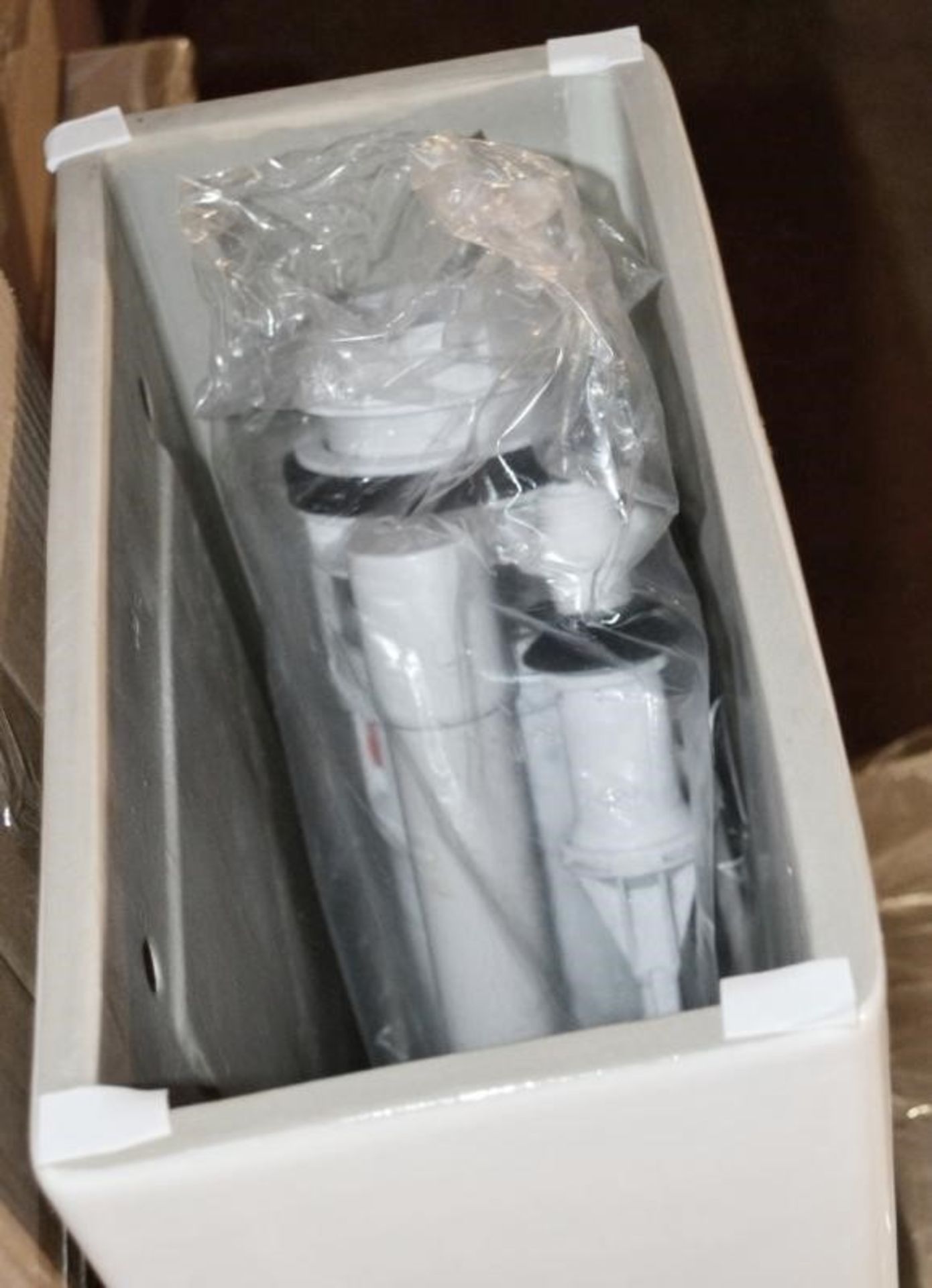 1 x Close Coupled Toilet Pan With Soft Close Toilet Seat And Cistern (Inc. Fittings) - Brand New Box - Image 2 of 11