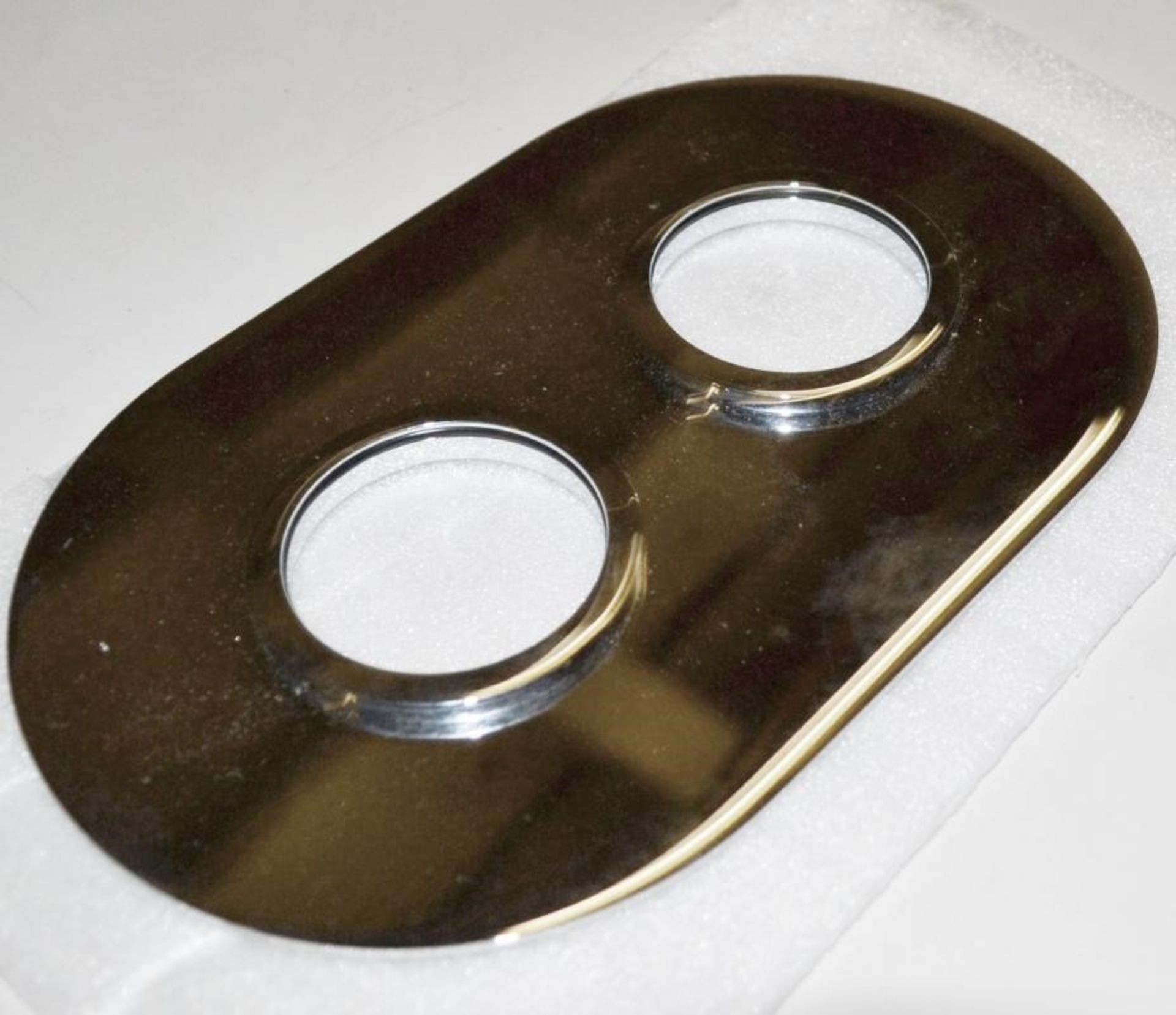 1 x Twin Hole Oval Shower Valve Cover Plate - Ref: DY115/CNP1003 - CL190 - Unused Stock - Location: