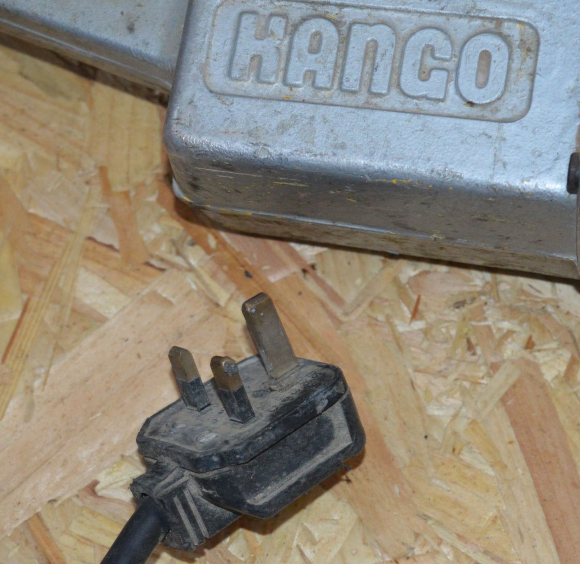 1 x Kango 950 Concrete Breaker / Hammer Drill With Two Drill Bits - 240v UK Plug - CL011 - Ref JP767 - Image 4 of 9