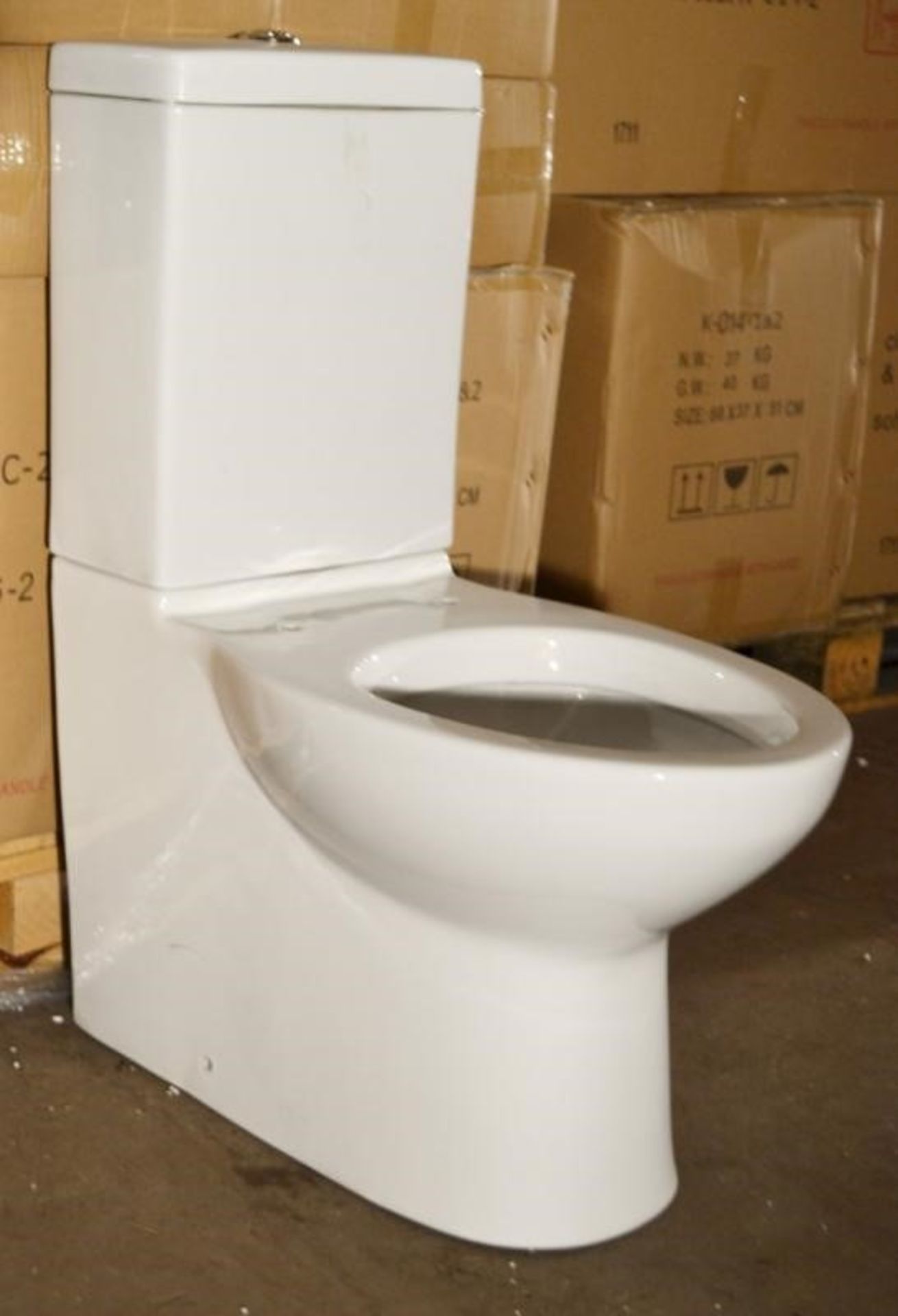 1 x Close Coupled Toilet Pan With Soft Close Toilet Seat And Cistern (Inc. Fittings) - Brand New Box - Image 10 of 11