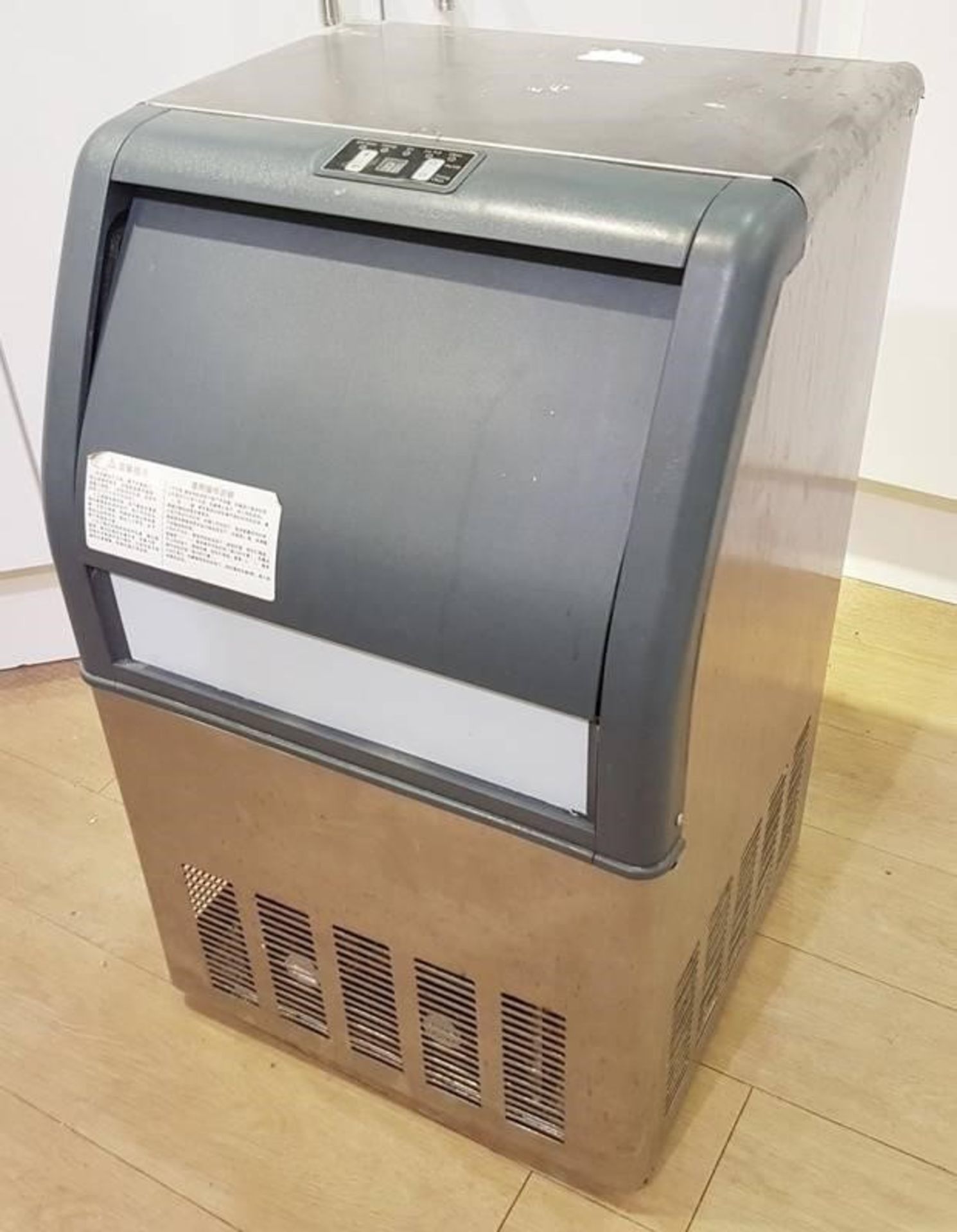 1 x Commercial Ice Machine (Model: ZB 250) - Around 12 Months Old In Great Condition - From A Gourme - Image 2 of 4