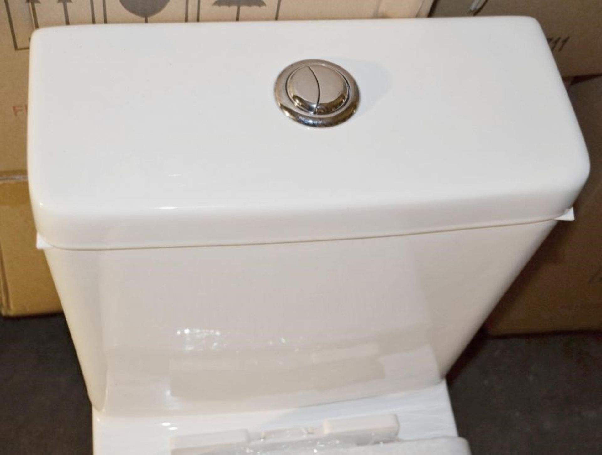 1 x Close Coupled Toilet Pan With Soft Close Toilet Seat And Cistern (Inc. Fittings) - Brand New Box - Image 7 of 10