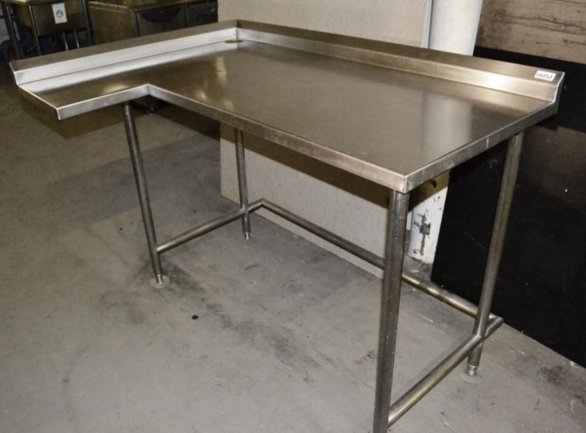 1 x Stainless Steel Commercial Corner Prep Counter With Spashback - Dimensions: W142 x D98 x H102cm - Image 3 of 4