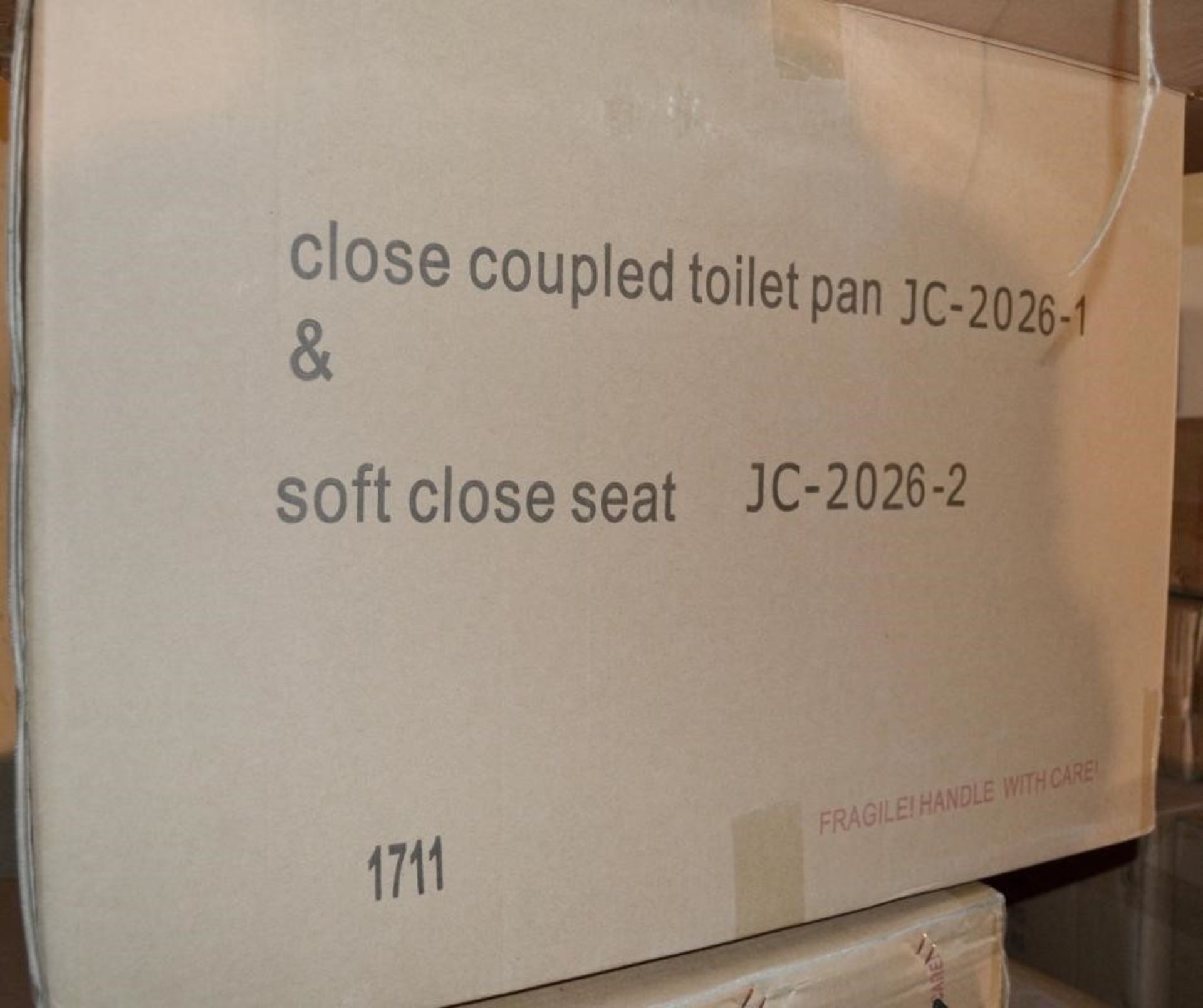 1 x Close Coupled Toilet Pan With Soft Close Toilet Seat And Cistern (Inc. Fittings) - Brand New Box - Image 8 of 11