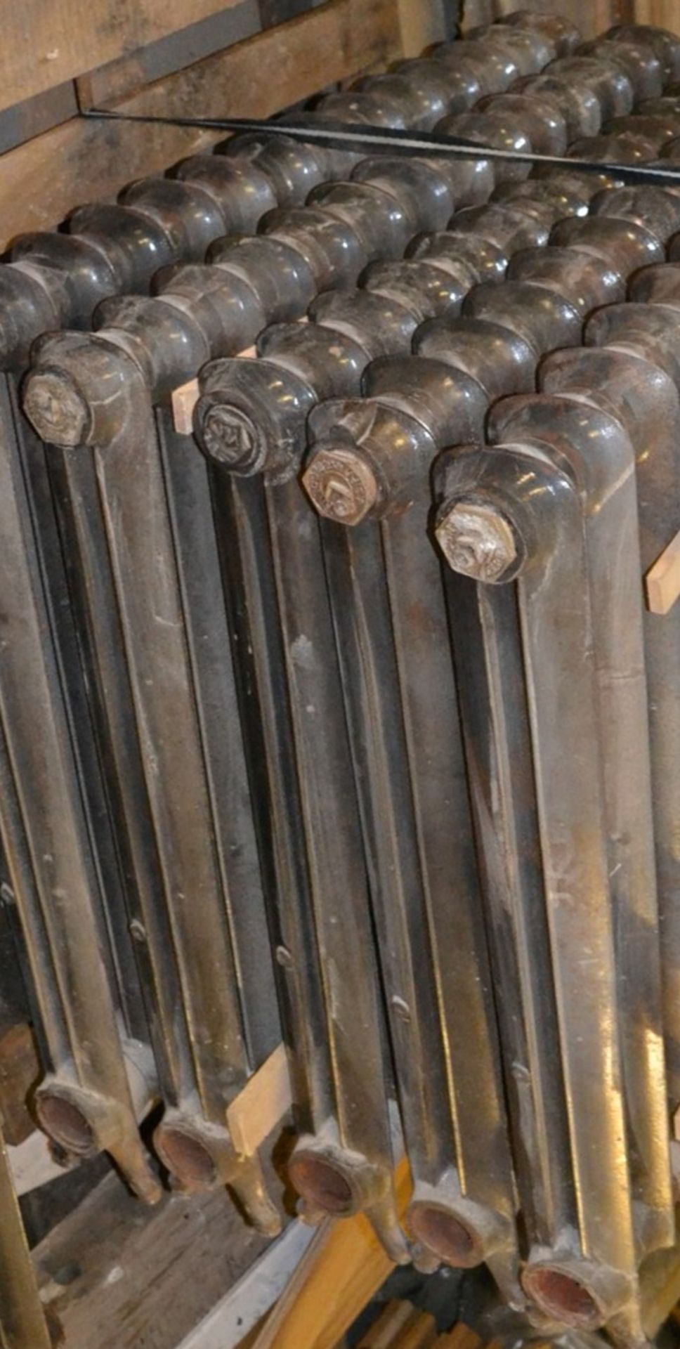 1 x Vintage Traditional Cast Iron 14-Section Radiator - Dimensions: W95 x W107cm - Ref: HM264/18sec