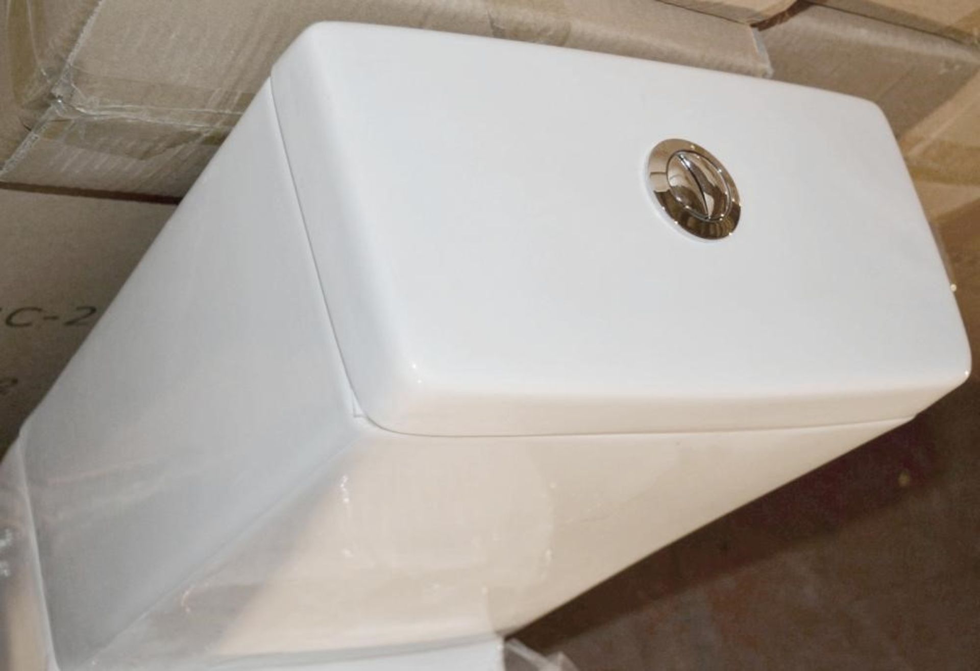 1 x Close Coupled Toilet Pan With Soft Close Toilet Seat And Cistern (Inc. Fittings) - Brand New Box - Image 3 of 11