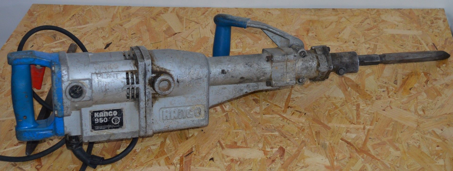 1 x Kango 950 Concrete Breaker / Hammer Drill With Two Drill Bits - 240v UK Plug - CL011 - Ref JP767 - Image 6 of 9