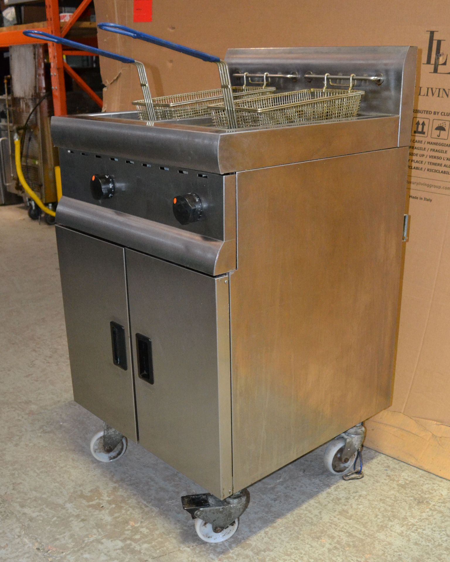 1 x Lincat Silverlink 600 Free Standing Twin Tank Natural Gas Fryer - 60(w) x 70(d) x 109.5(h) cm - - Image 3 of 8