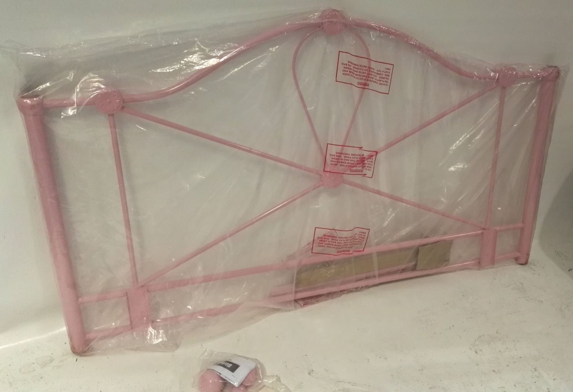 1 x Birlea Antiga 4'6" Headboard in Pink - Brand New Stock - CL286 - Location: Altrincham WA14 - Image 8 of 10