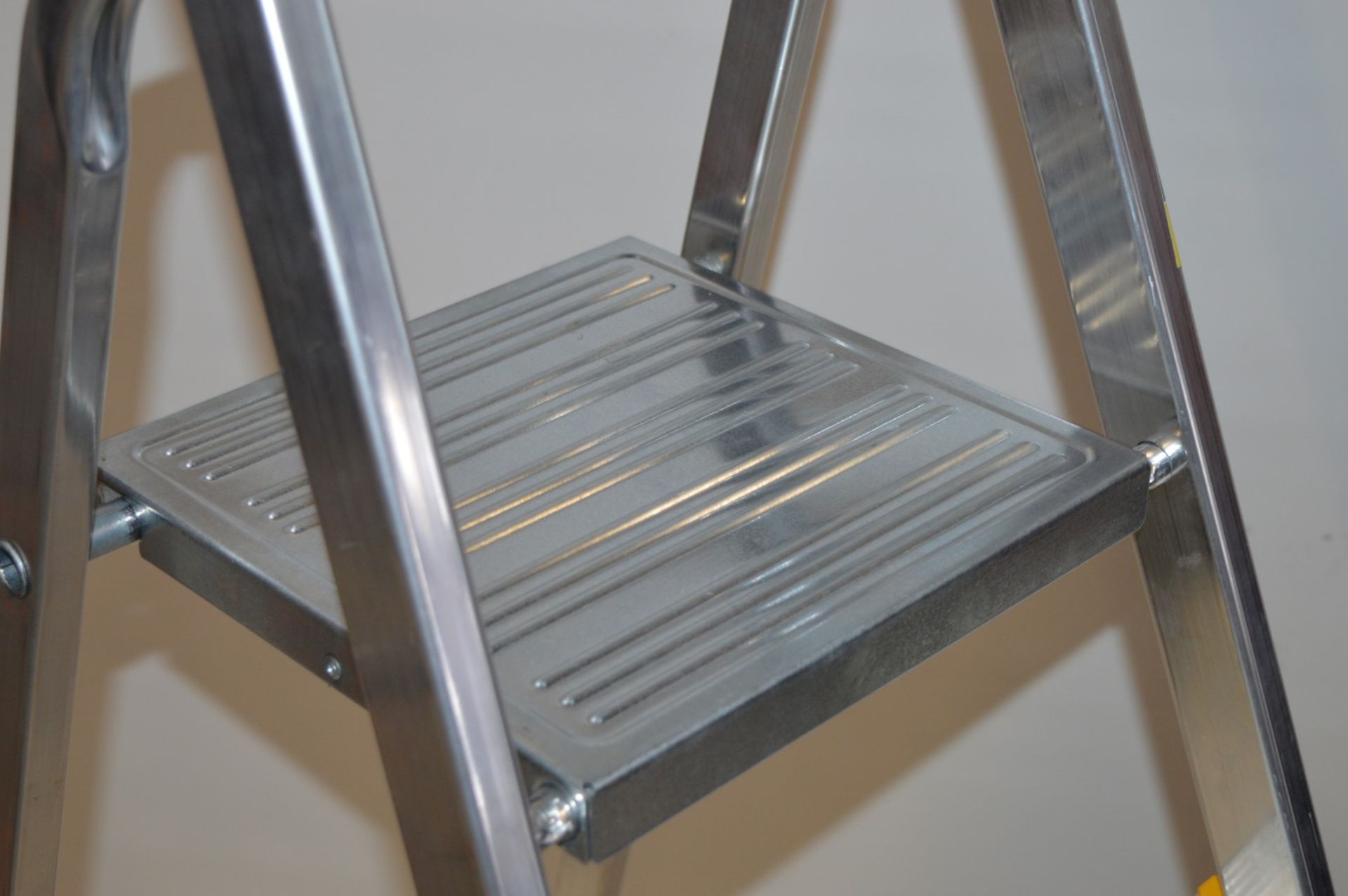 1 x Horizon 5 Tread Aluminum Platform Steps - Model 1210-005 - Lightweight and Easy to Handle, 150kg - Image 2 of 7