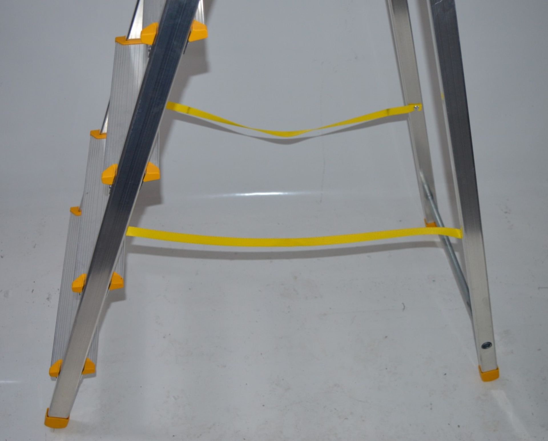 1 x Horizon 5 Tread Aluminum Platform Steps - Model 1210-005 - Lightweight and Easy to Handle, 150kg - Image 2 of 4