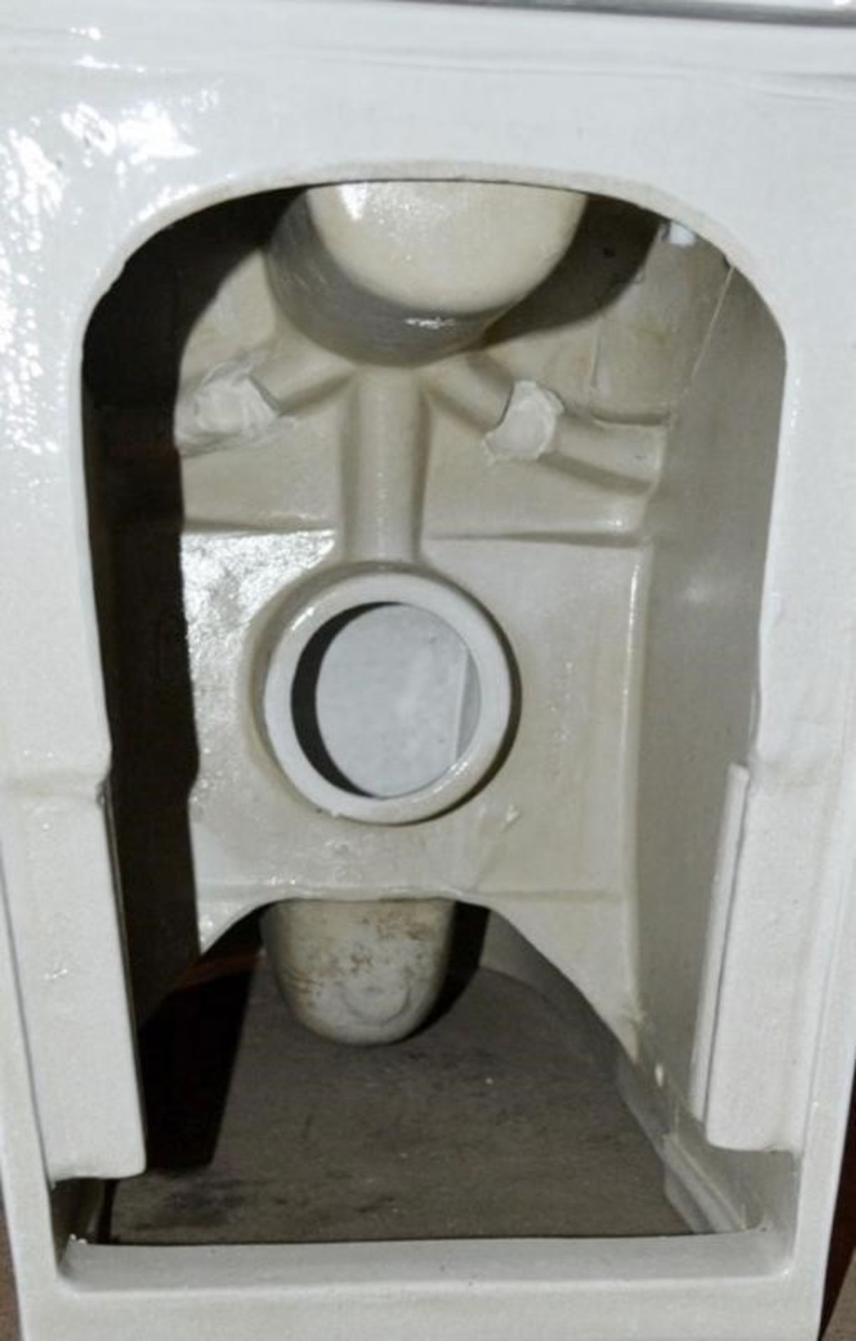 1 x Close Coupled Toilet Pan With Soft Close Toilet Seat And Cistern (Inc. Fittings) - Brand New Box - Image 9 of 11