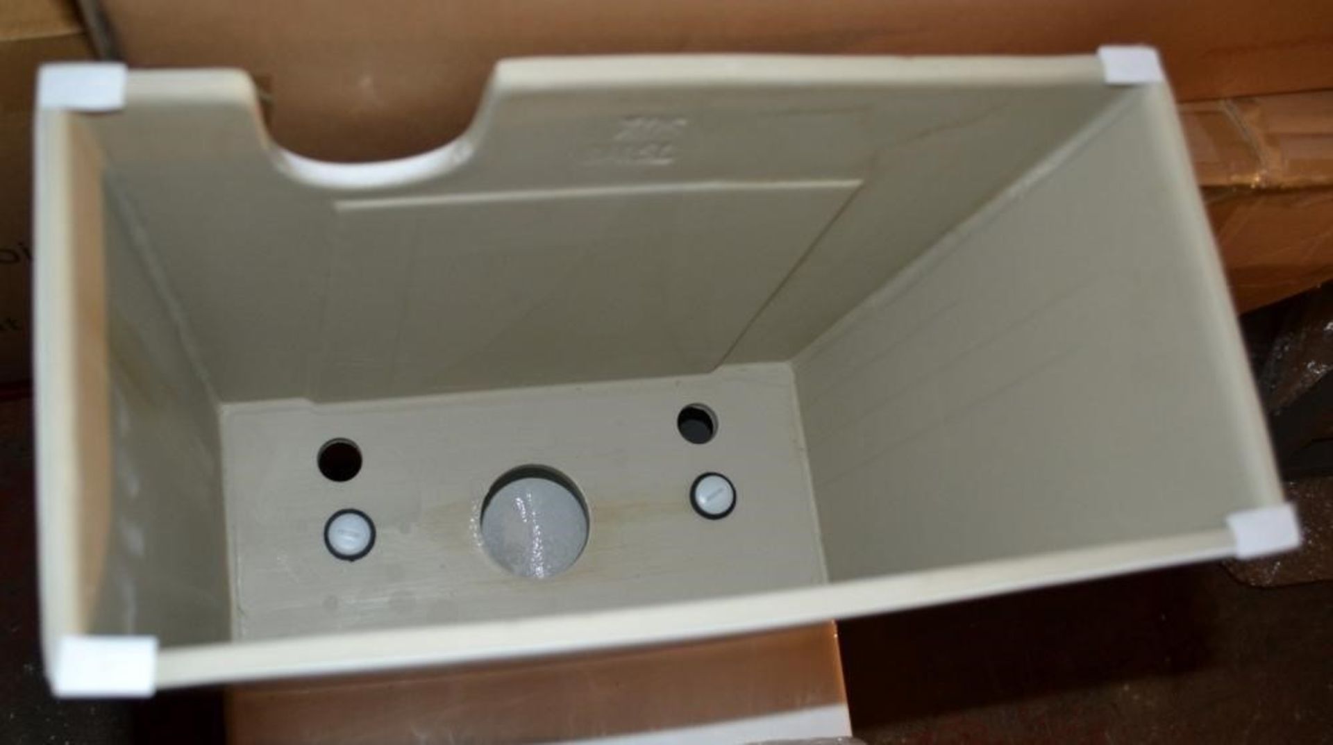 1 x Close Coupled Toilet Pan With Soft Close Toilet Seat And Cistern (Inc. Fittings) - Brand New Box - Image 10 of 11