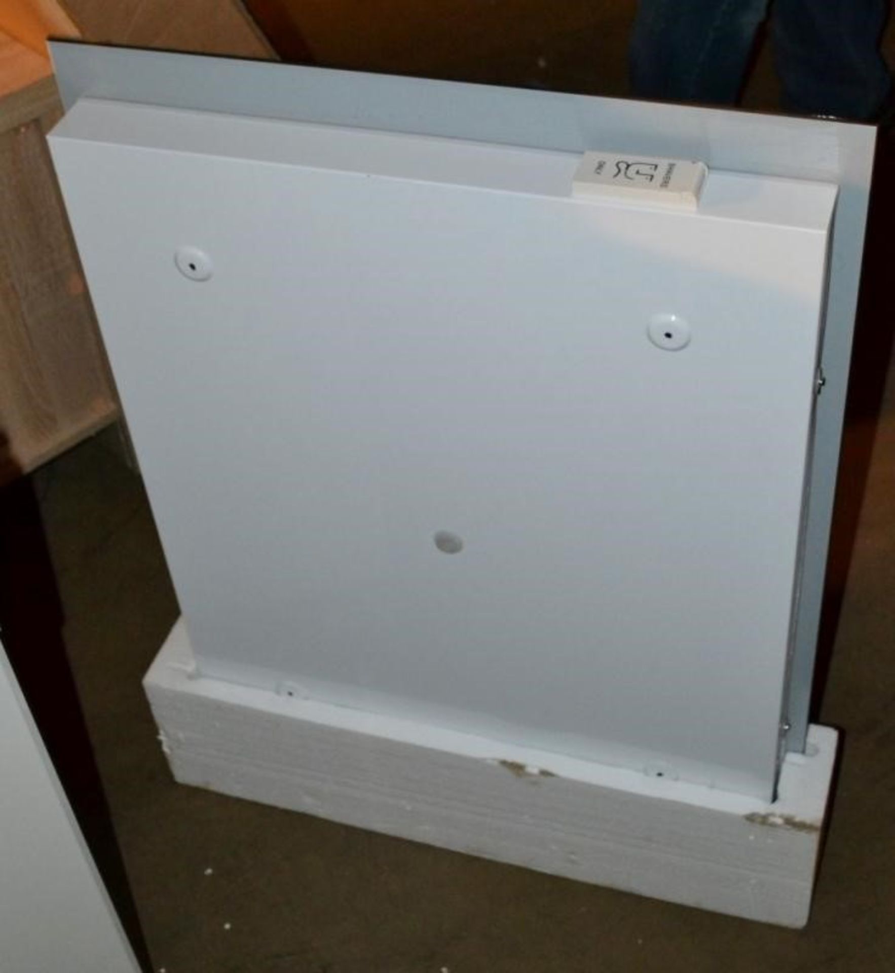 1 x Rectangular LED Mirror With Demister and 3XMag Insert - Dimensions: 80 x 60cm - New / Unused Sto - Image 3 of 5