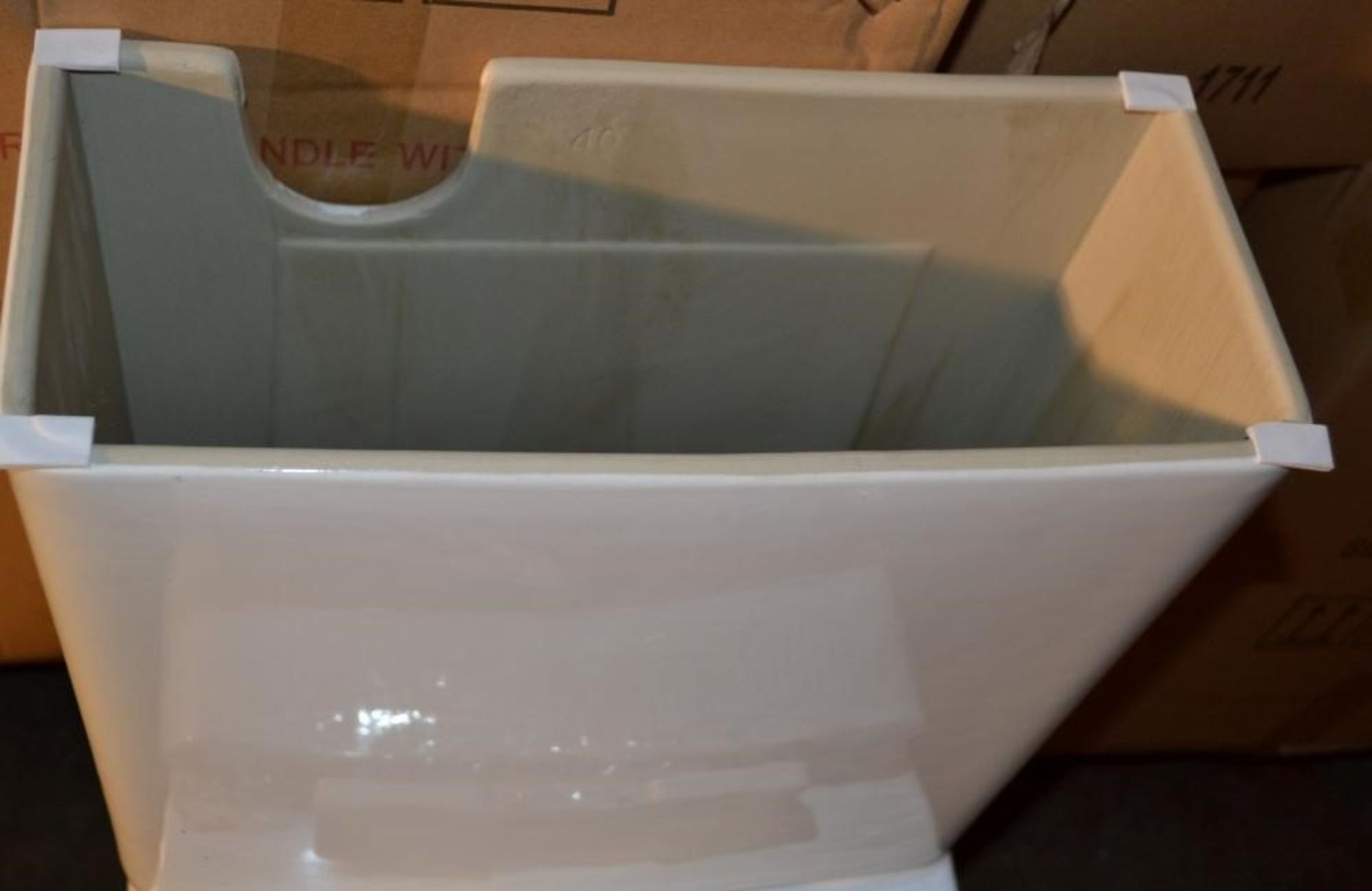 1 x Close Coupled Toilet Pan With Soft Close Toilet Seat And Cistern (Inc. Fittings) - Brand New Box - Image 6 of 10