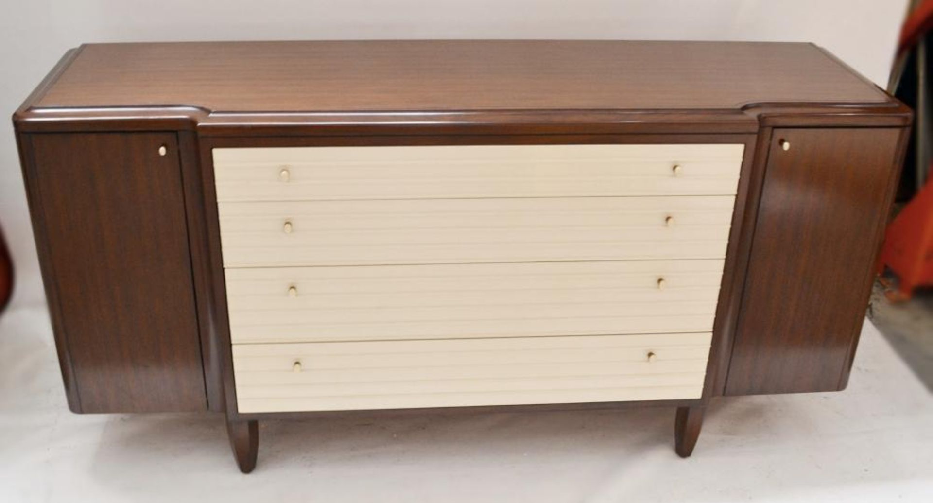 1 x BARBARA BARRY FOR HENREDON "Reeded" Console Unit In Walnut With Cream Drawers - Ref: 5962017 NP1 - Image 2 of 5