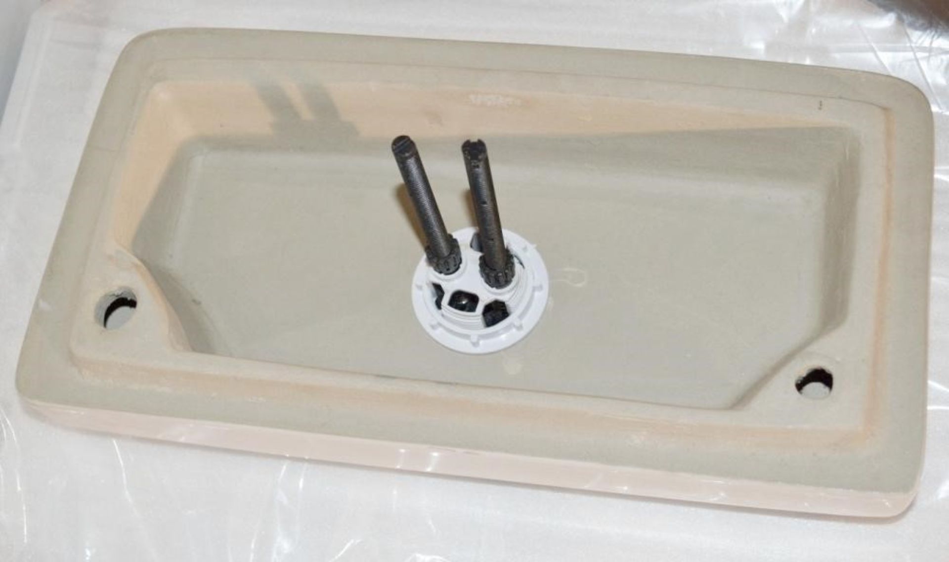 1 x Close Coupled Toilet Pan With Soft Close Toilet Seat And Cistern (Inc. Fittings) - Brand New Box - Image 4 of 11