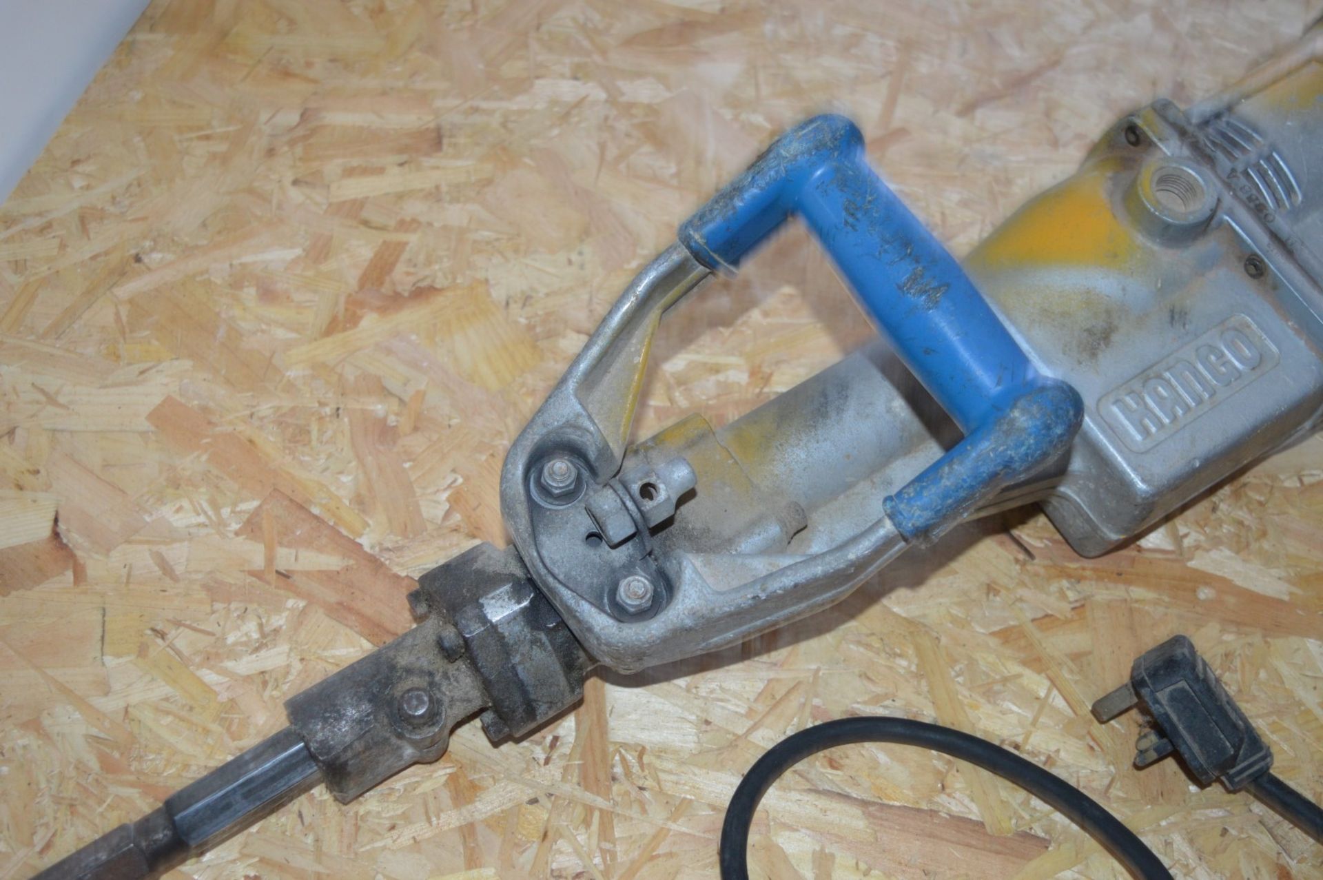 1 x Kango 950 Concrete Breaker / Hammer Drill With Two Drill Bits - 240v UK Plug - CL011 - Ref JP767 - Image 7 of 9