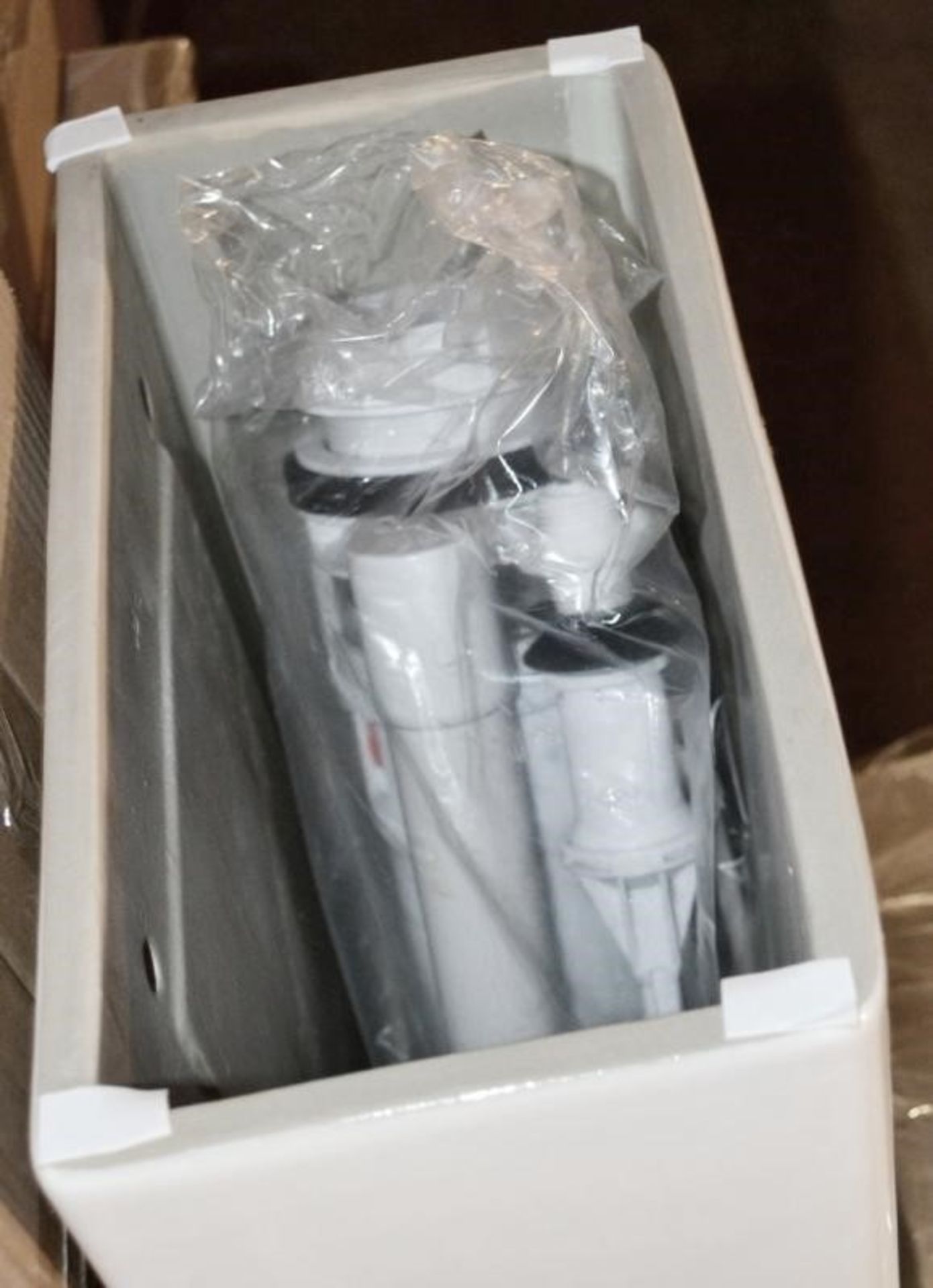 1 x Close Coupled Toilet Pan With Soft Close Toilet Seat And Cistern (Inc. Fittings) - Brand New Box - Image 3 of 11