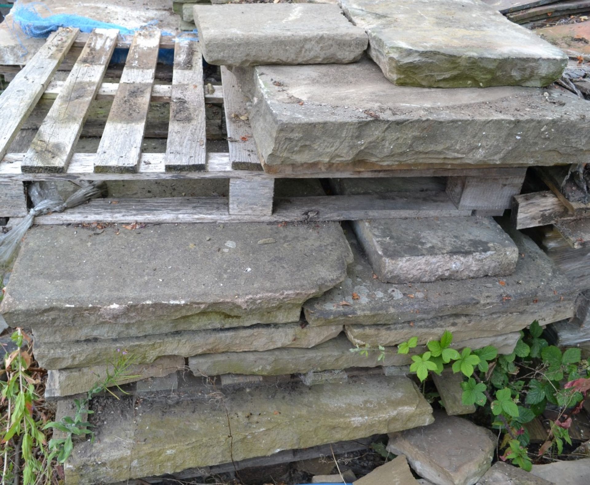 36 x Reclaimed York Stone Paving Flags - Assorted Sizes, Approx 10 Square Metres In Total - Recently - Image 2 of 3