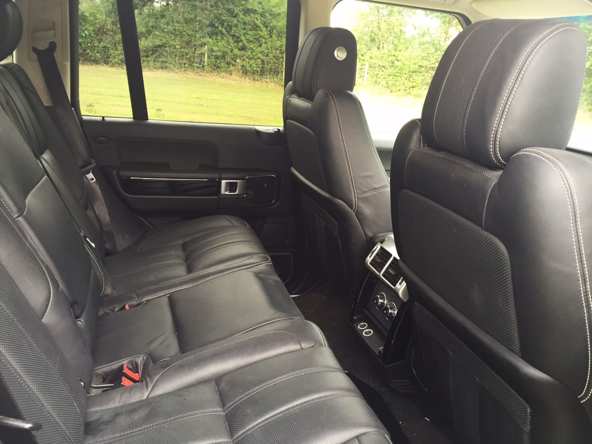 1 x Land Rover Range Rover Autobiography TDV8 A 3.6 Estate - 2008 58 Plate - 109,000 Miles - Black - Image 12 of 27