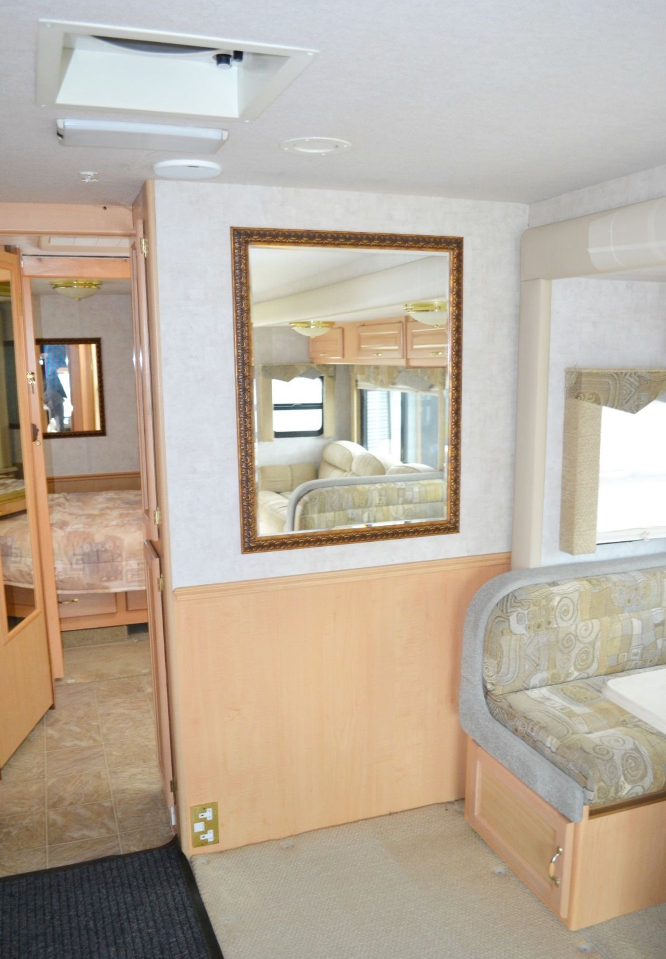 1 x 2005 National Sea Breeze LX 8321 Workhorse Class A RV Motorhome With Two Power Slide Outs - Image 12 of 51