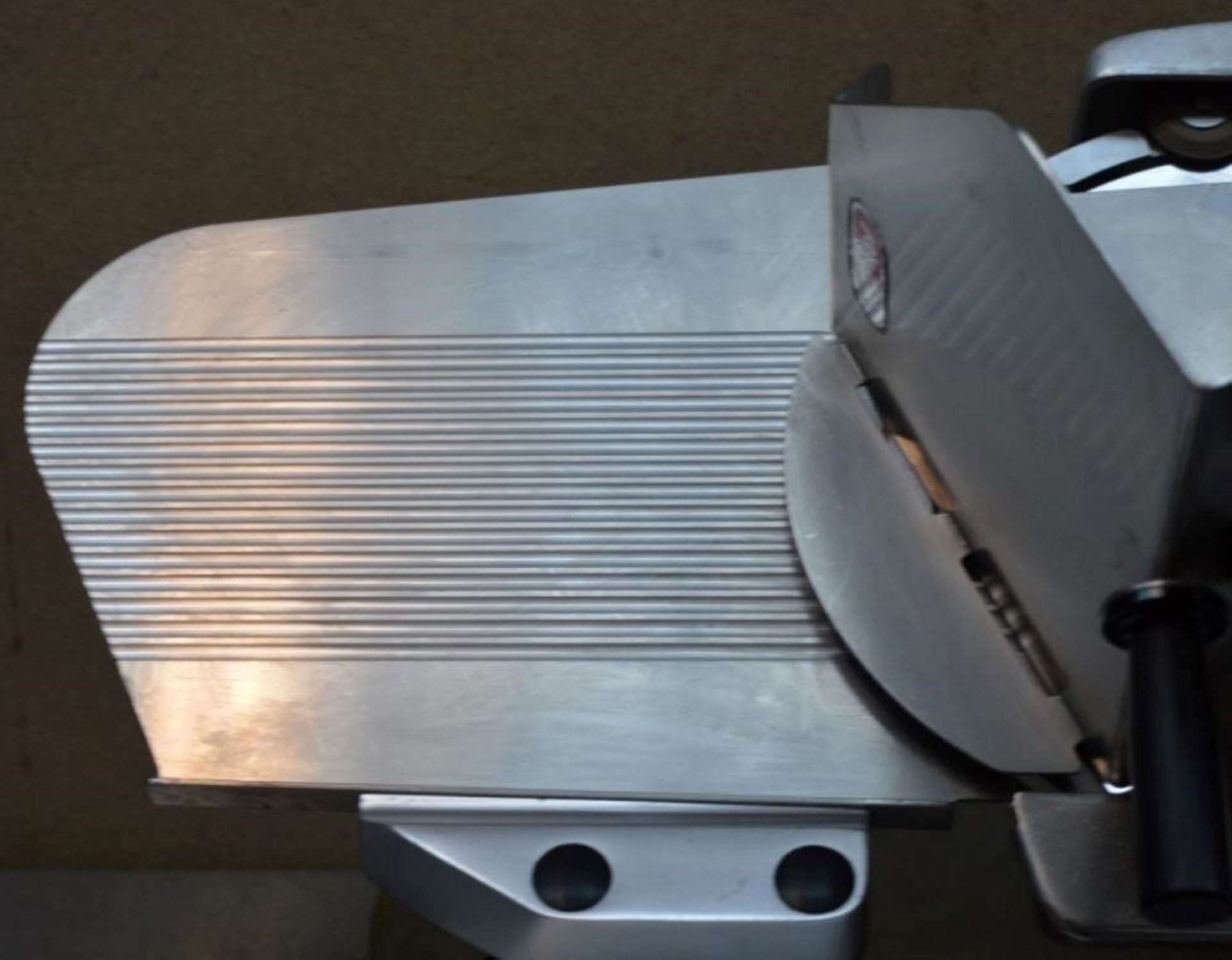 1 x Berkel 800S 12" Commercial Cooked Meat / Bacon Slicer - 220-240v - Dimensions H58 x W72 x D48 cm - Image 5 of 9