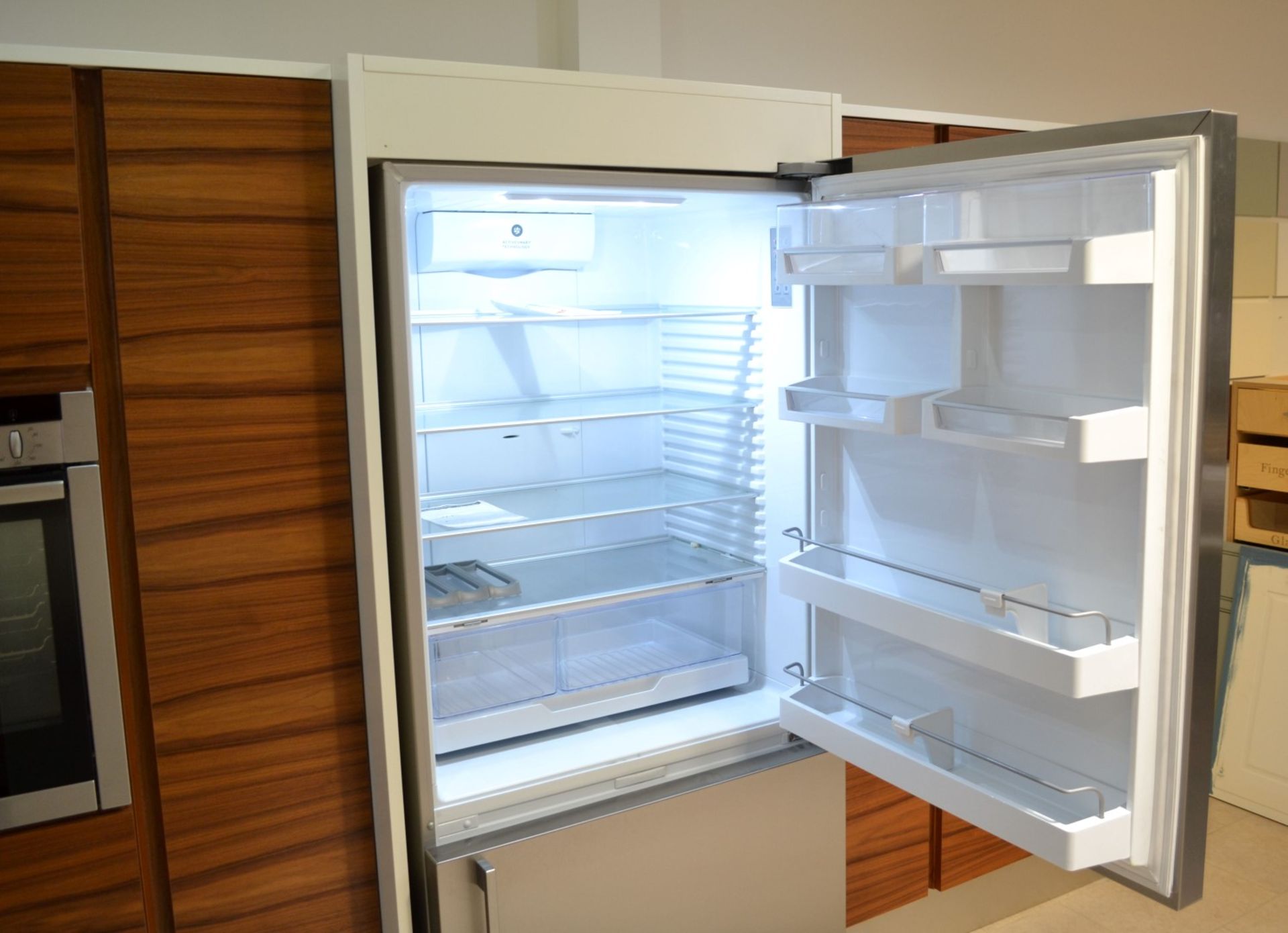 1 x Fisher & Paykel Stainless Steel 790mm 469 Litre Fridge Freezer from Showroom Display Kitchen - - Image 7 of 17