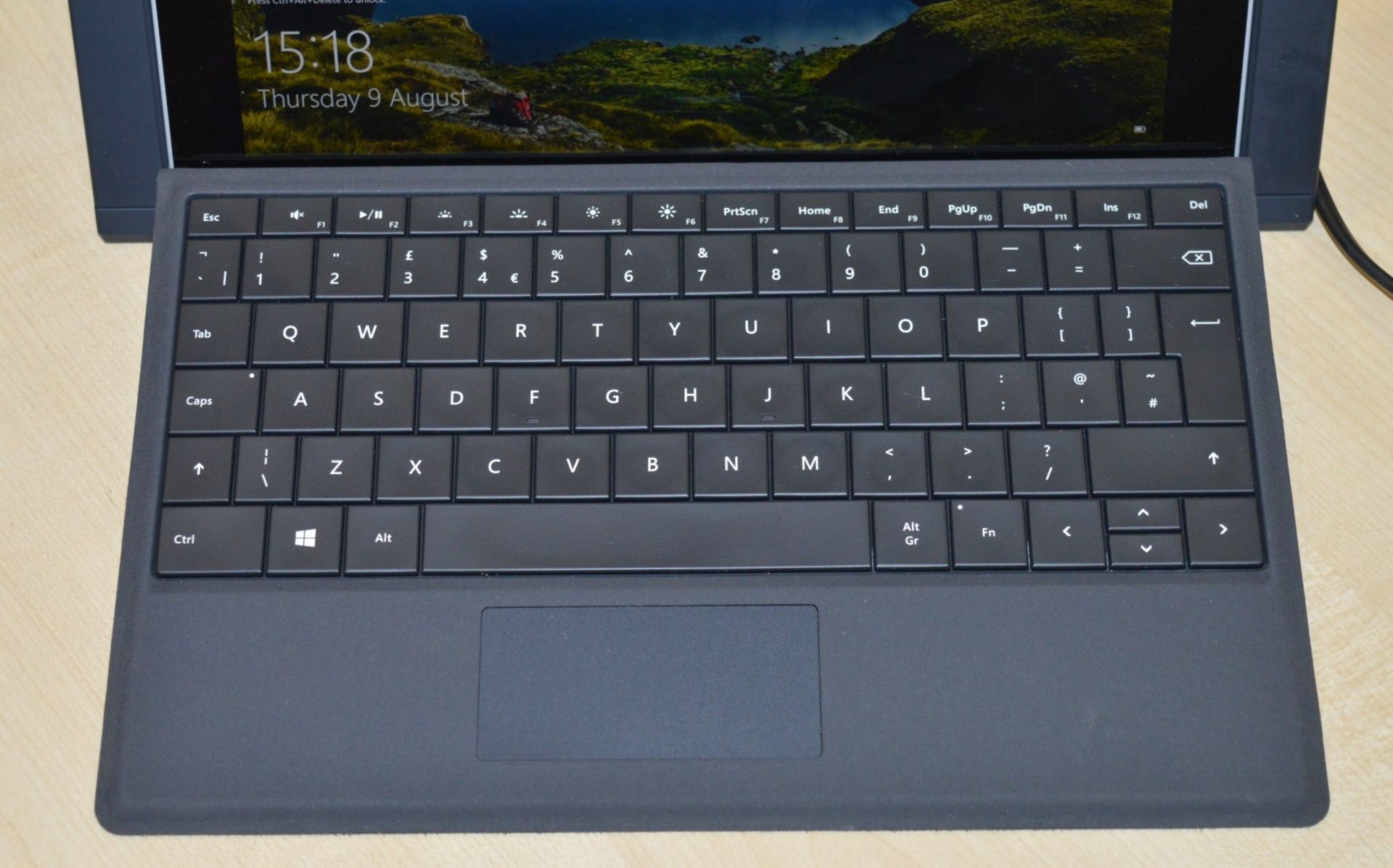 1 x Microsoft Surface 3 Wifi + LTE in Silver With Keyboard Cover and Charging Dock - Intel Atom x7- - Image 2 of 9