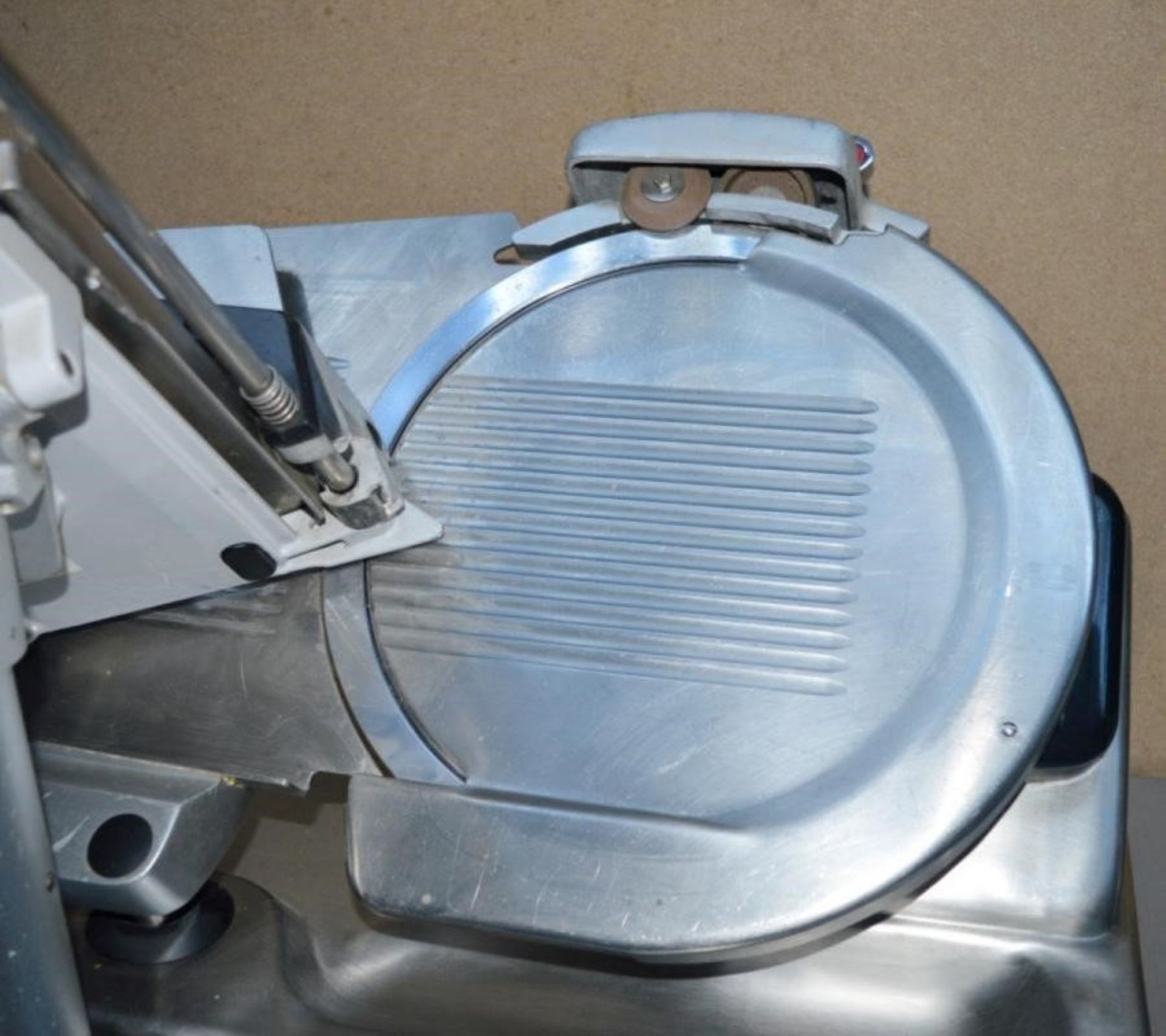 1 x Berkel 800S 12" Commercial Cooked Meat / Bacon Slicer - 220-240v - Dimensions H58 x W72 x D48 cm - Image 7 of 9