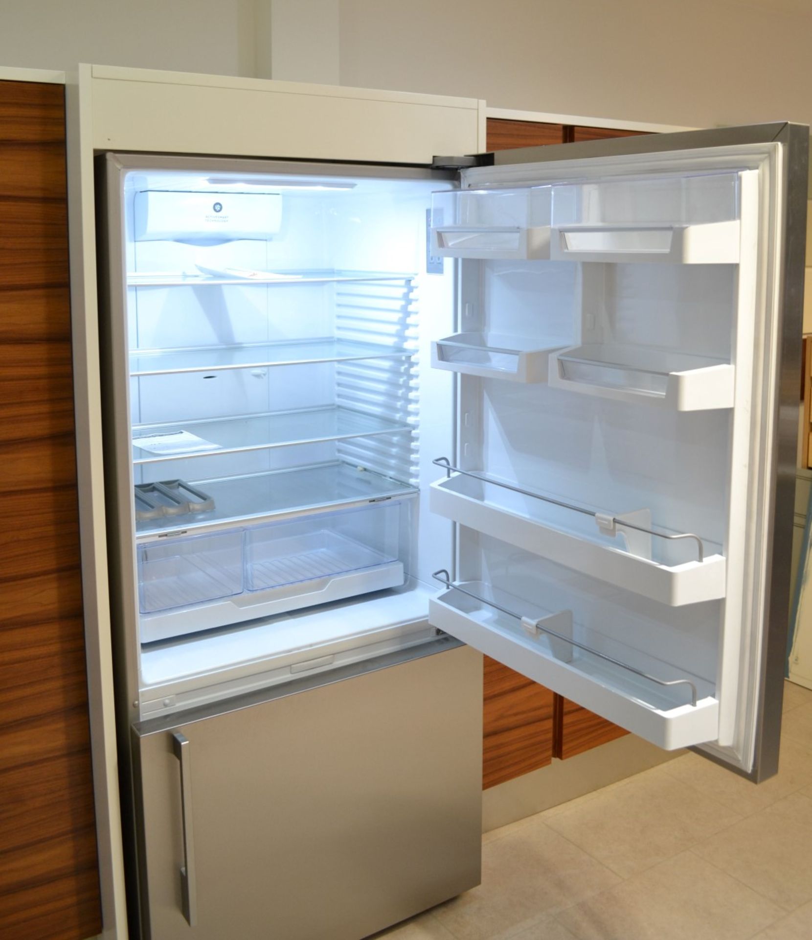 1 x Fisher & Paykel Stainless Steel 790mm 469 Litre Fridge Freezer from Showroom Display Kitchen - - Image 3 of 17